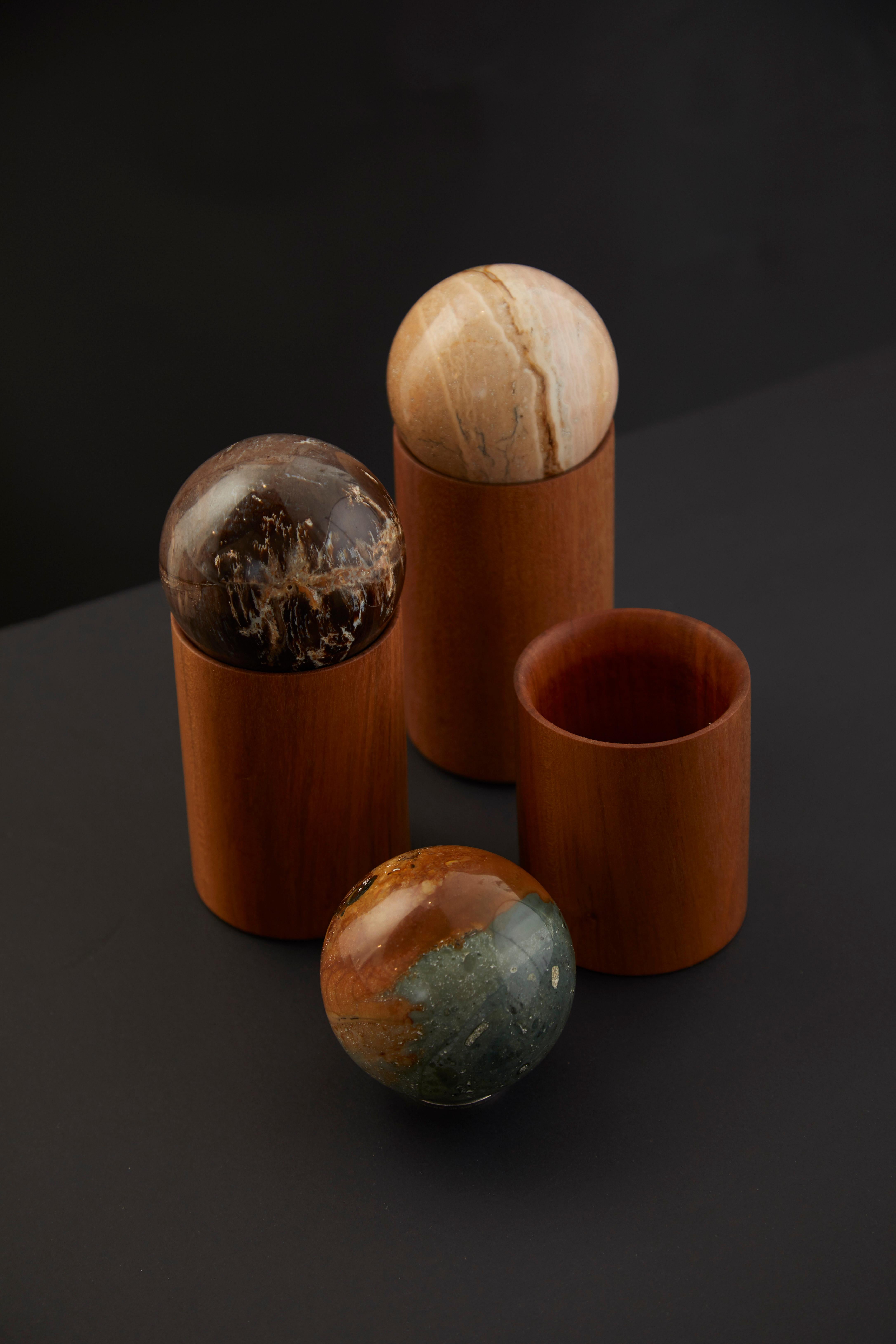Fait main Estudio Tosca - Pot à pointes en bois naturel de jaspe minéral et ivoire en vente