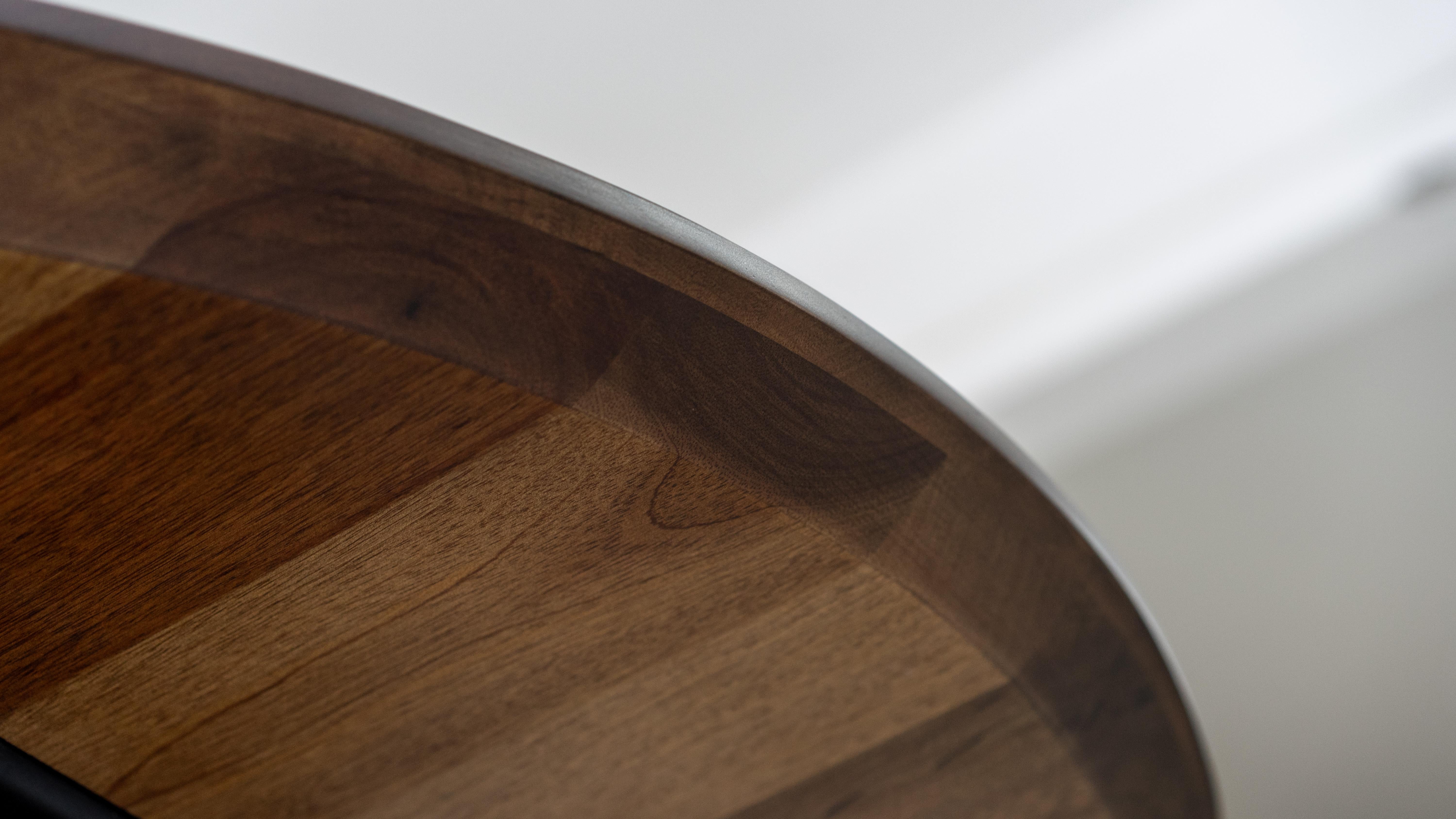 Bois Table à manger ronde Esune en vente