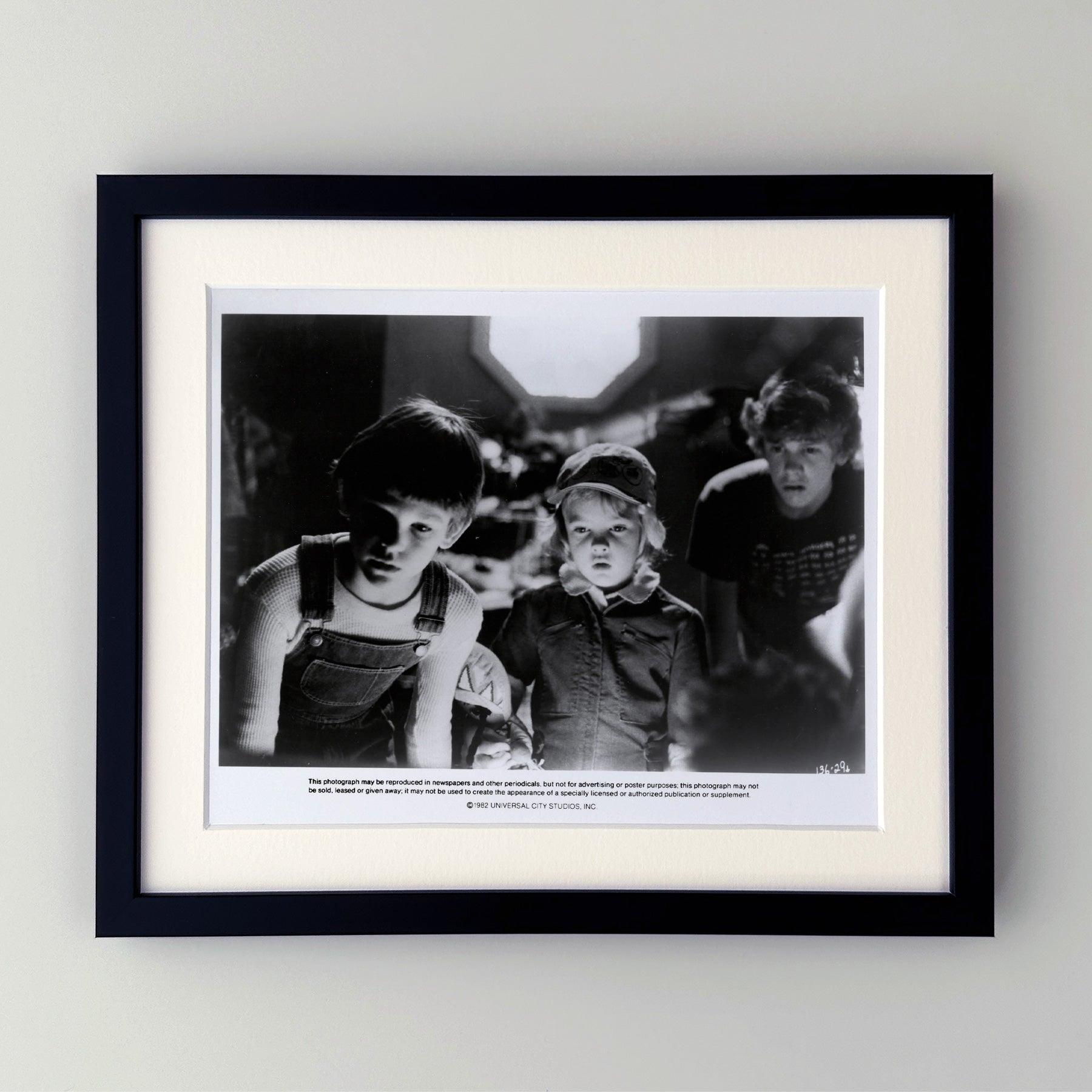  Original 8x10 Zoll Werbefilm-Standbild für T.E.  (1982)  

Werbefotos (Film/Produktion) wurden erstellt, um die Studios bei der Werbung für ihre neuen Filme zu unterstützen. Die Standbilder wurden den Pressemappen beigefügt und bei