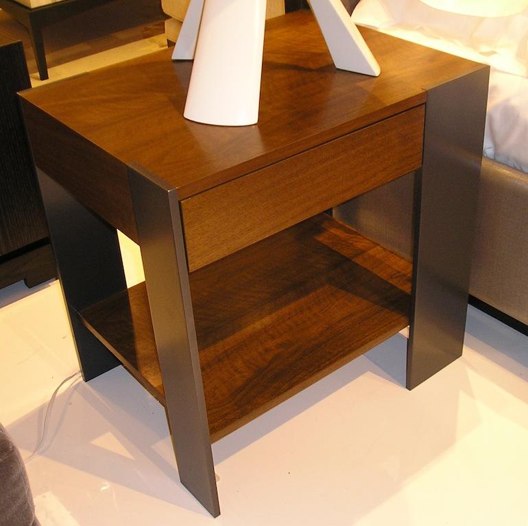 American ET-33S End Table with Shelf and Metal Legs by Antoine Proulx For Sale