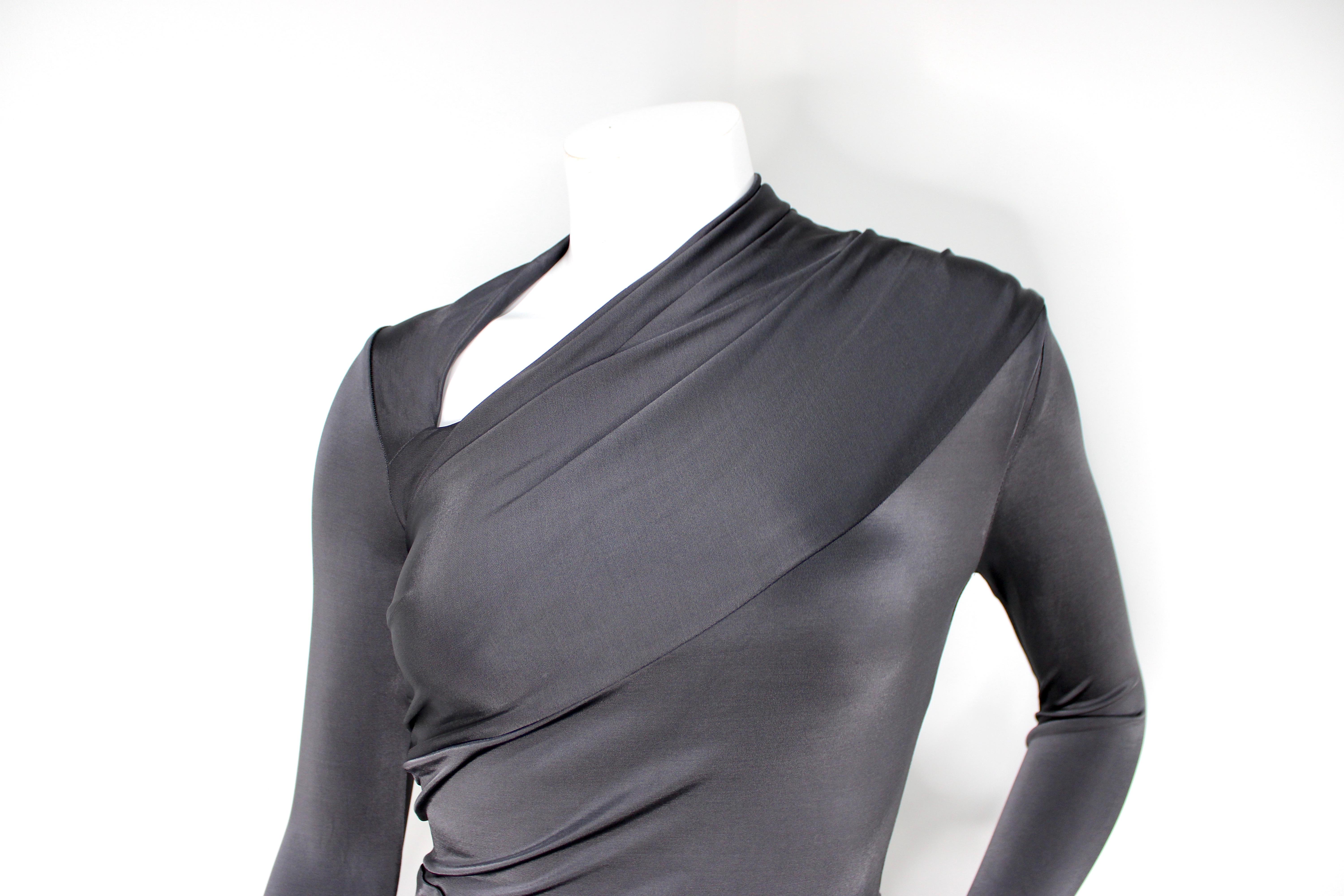 Et Ochs Grau Mackenzie Asymmetrischer Ausschnitt Langärmeliges Minikleid (Schwarz) im Angebot