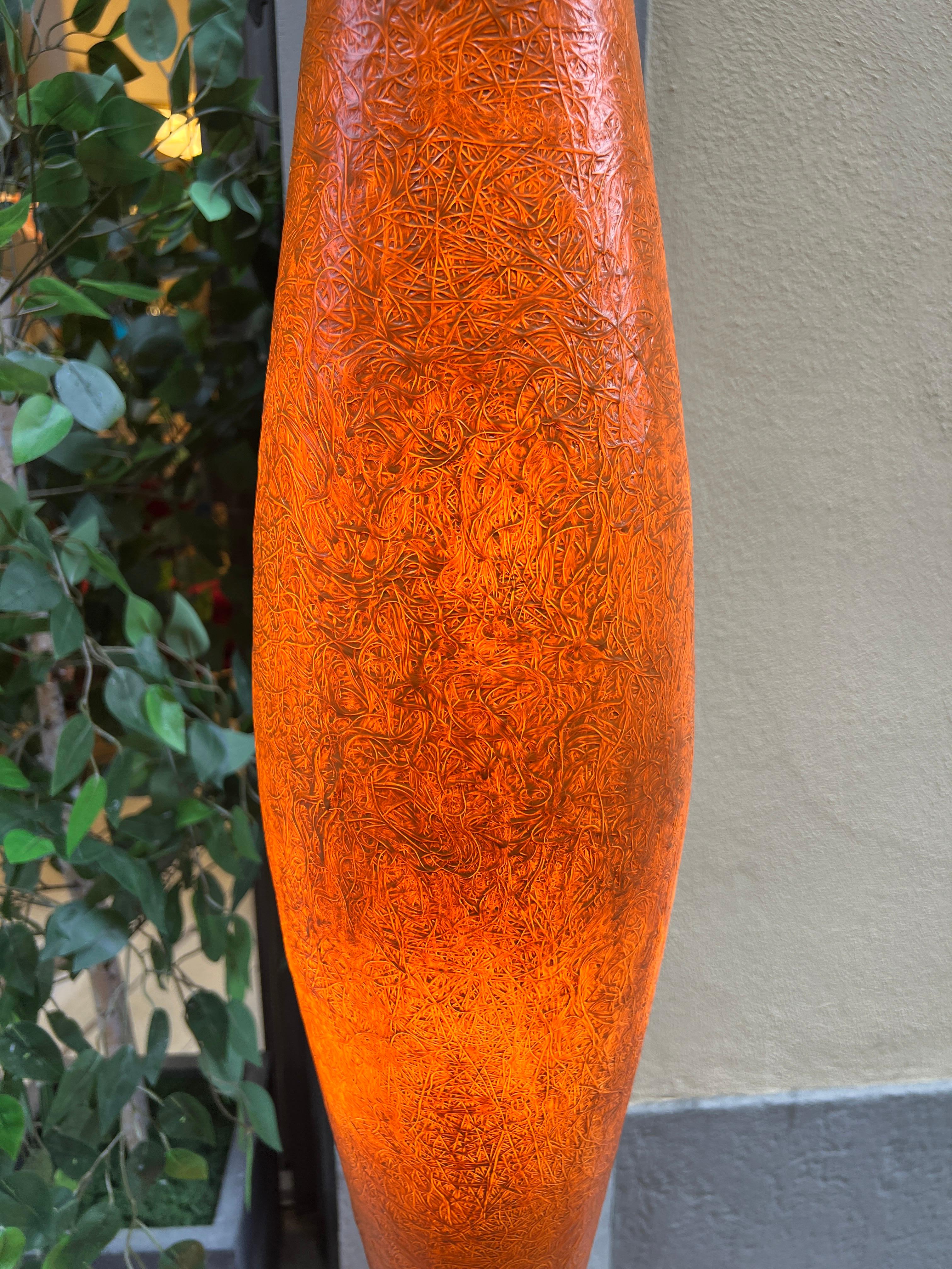 XXI secolo e contemporaneo Lampada da terra E.T.E. arancione a curva morbida di Guglielmo Berchicci anni 2000 in vendita