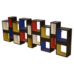 Étagère 1960: intervento pittorico contemporaneo ispirato a Piet Mondrian