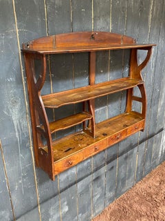 Etagère in stile Art Nouveau in faggio tinto, CIRCA 1900, con 3 cassetti