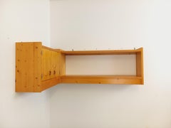 Etagère d’angle murale Charlotte Perriand Les Arcs vintage en pin des années 60