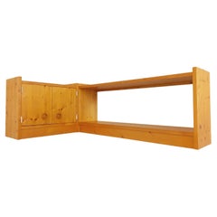 Etagère d'angle murale Charlotte Perriand Les Arcs vintage en pin des années 60