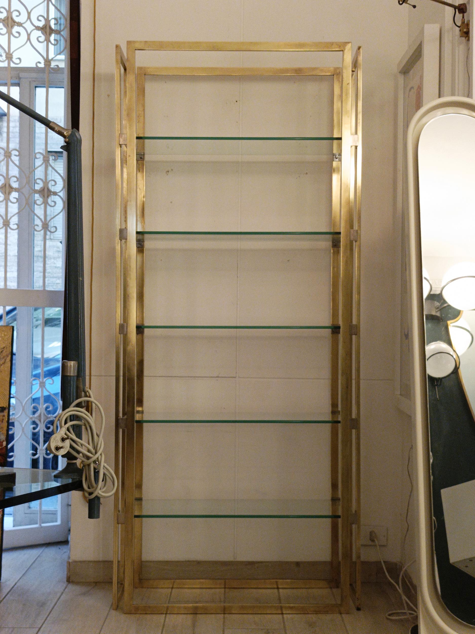 Mid-Century Modern Etagère en laiton avec étagères en verre, Italie, 1970 en vente