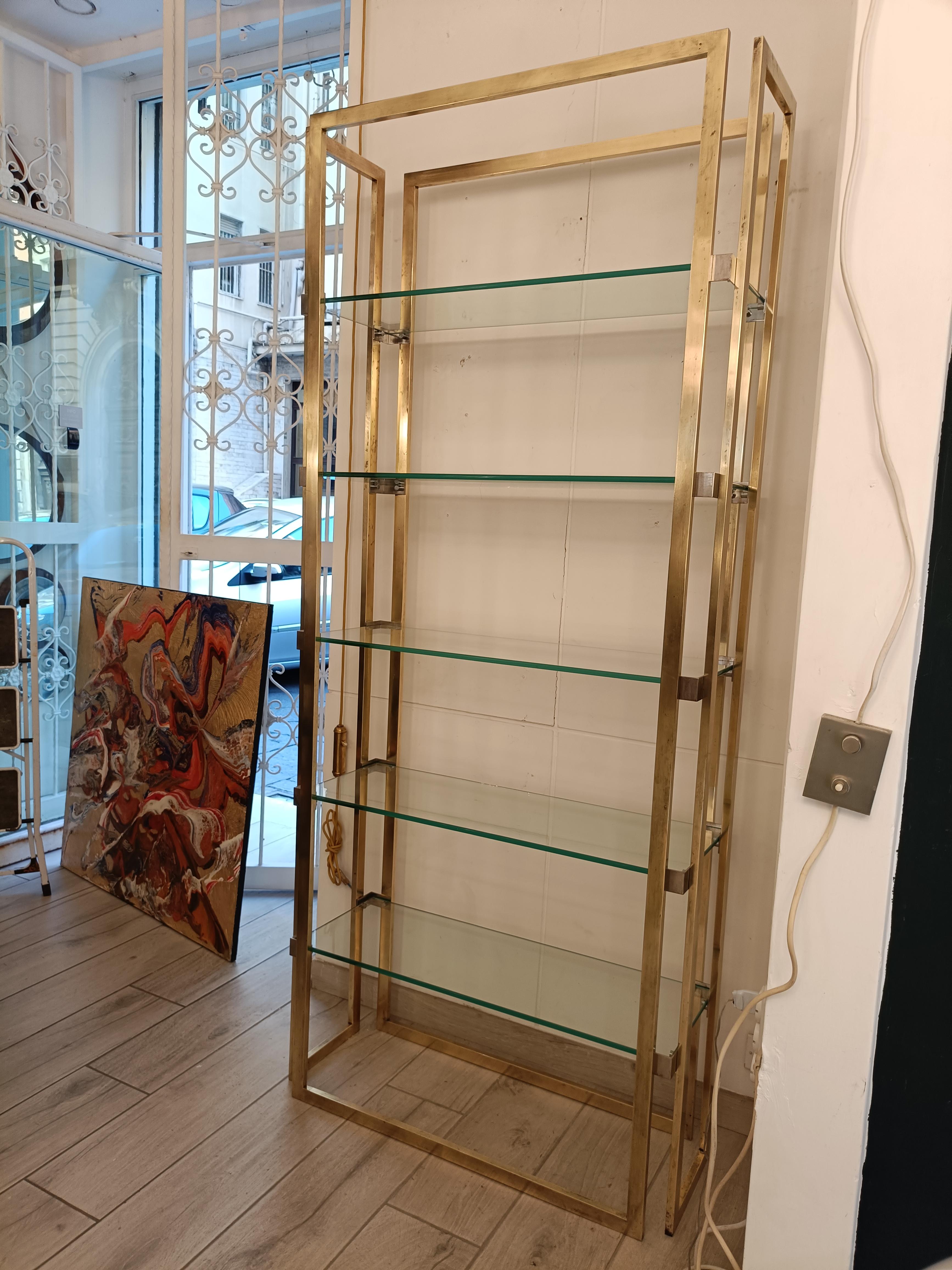 Italian Etagère en laiton avec étagères en verre, Italie, 1970 en vente