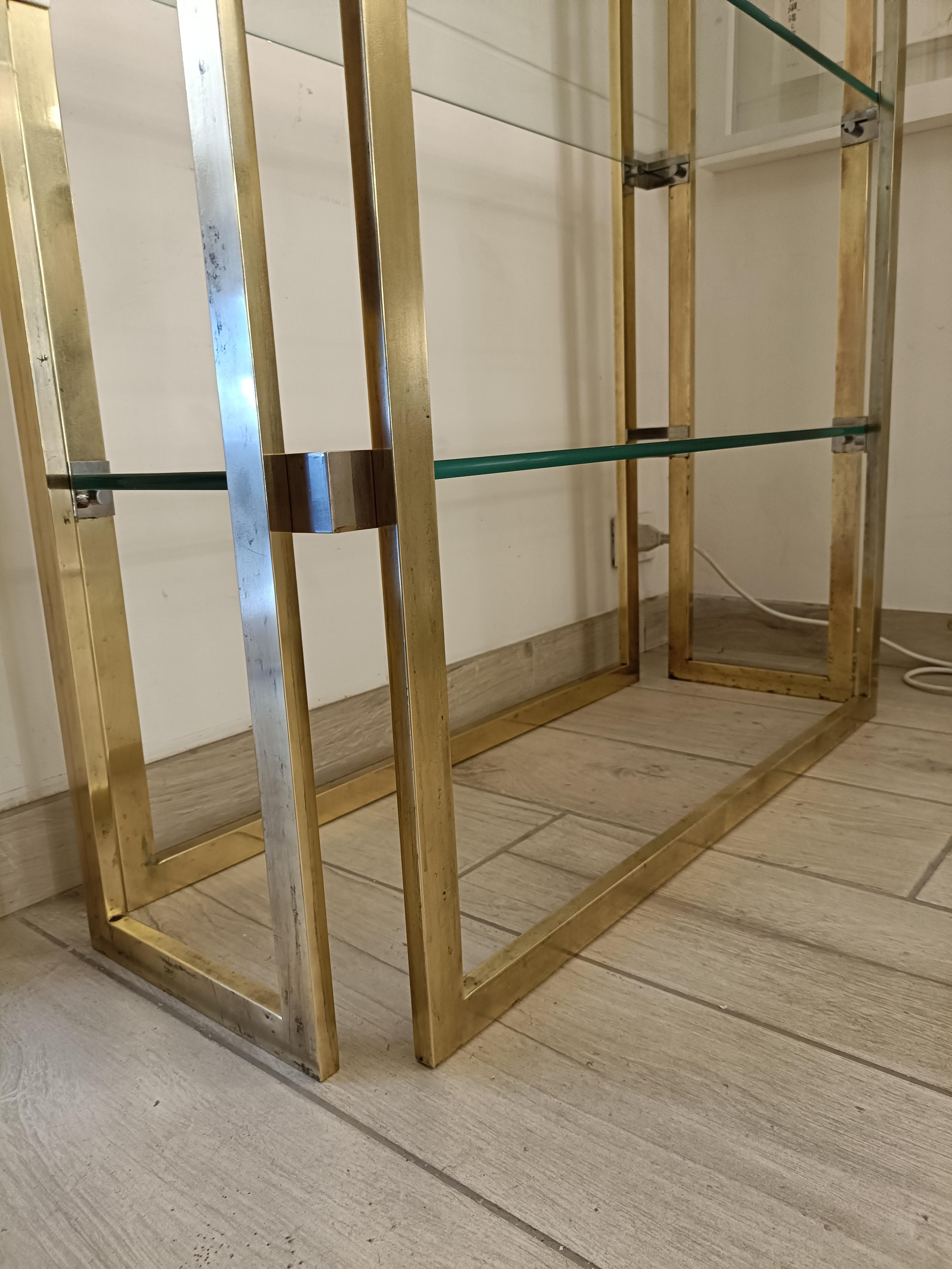 Etagère en laiton avec étagères en verre, Italie, 1970 Bon état - En vente à Naples, IT