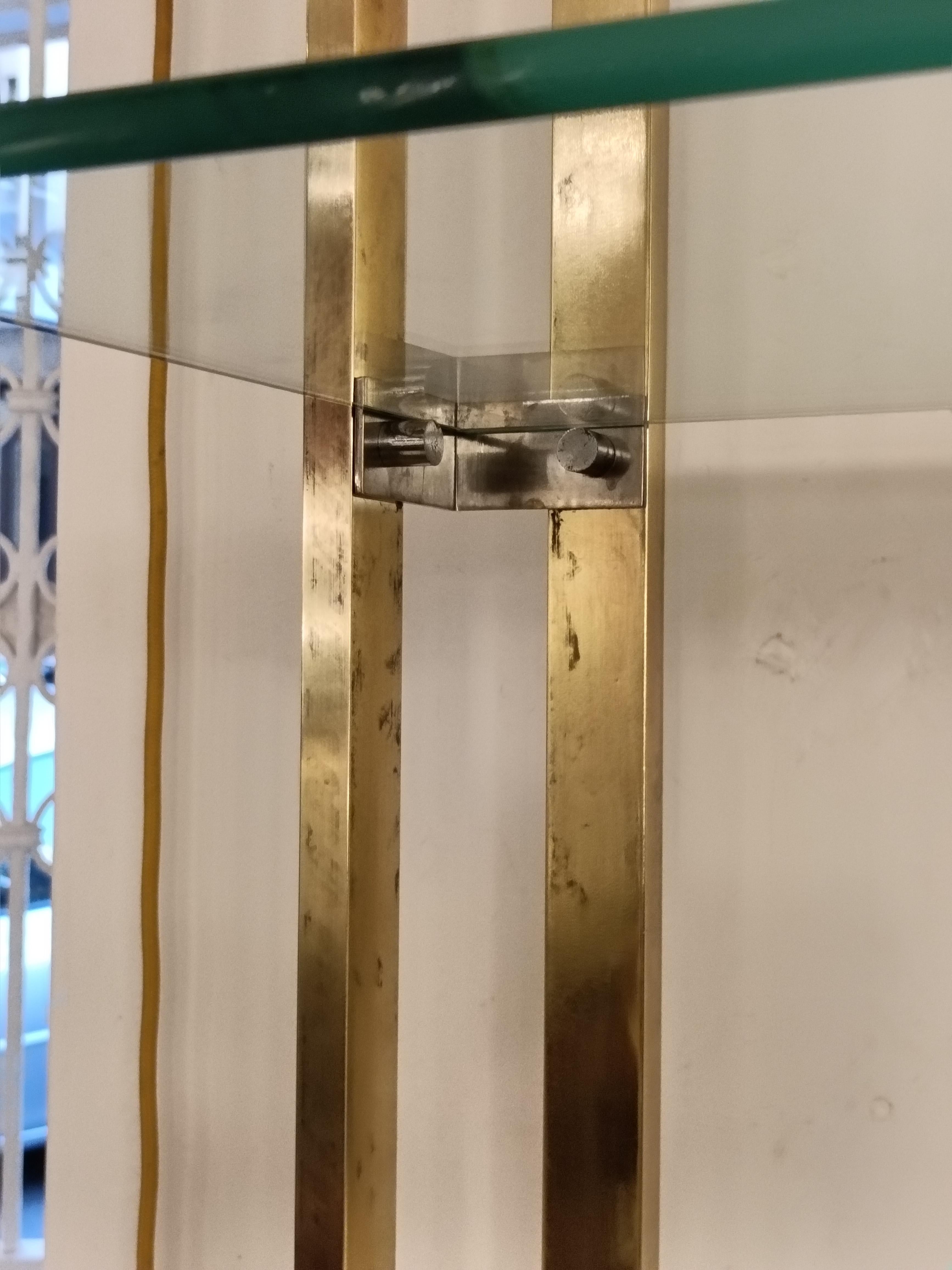 Late 20th Century Etagère en laiton avec étagères en verre, Italie, 1970 en vente