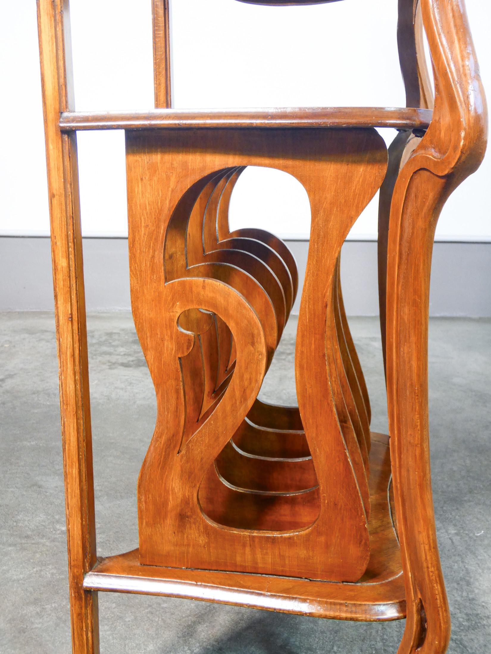Étagère librero, revistero o portacorrespondencia, Art Nouveau original. c. 1910 9