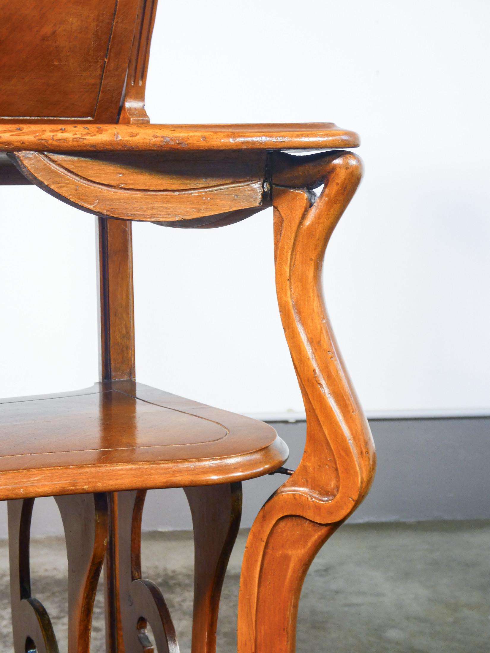 Étagère librero, revistero o portacorrespondencia, Art Nouveau original. c. 1910 11