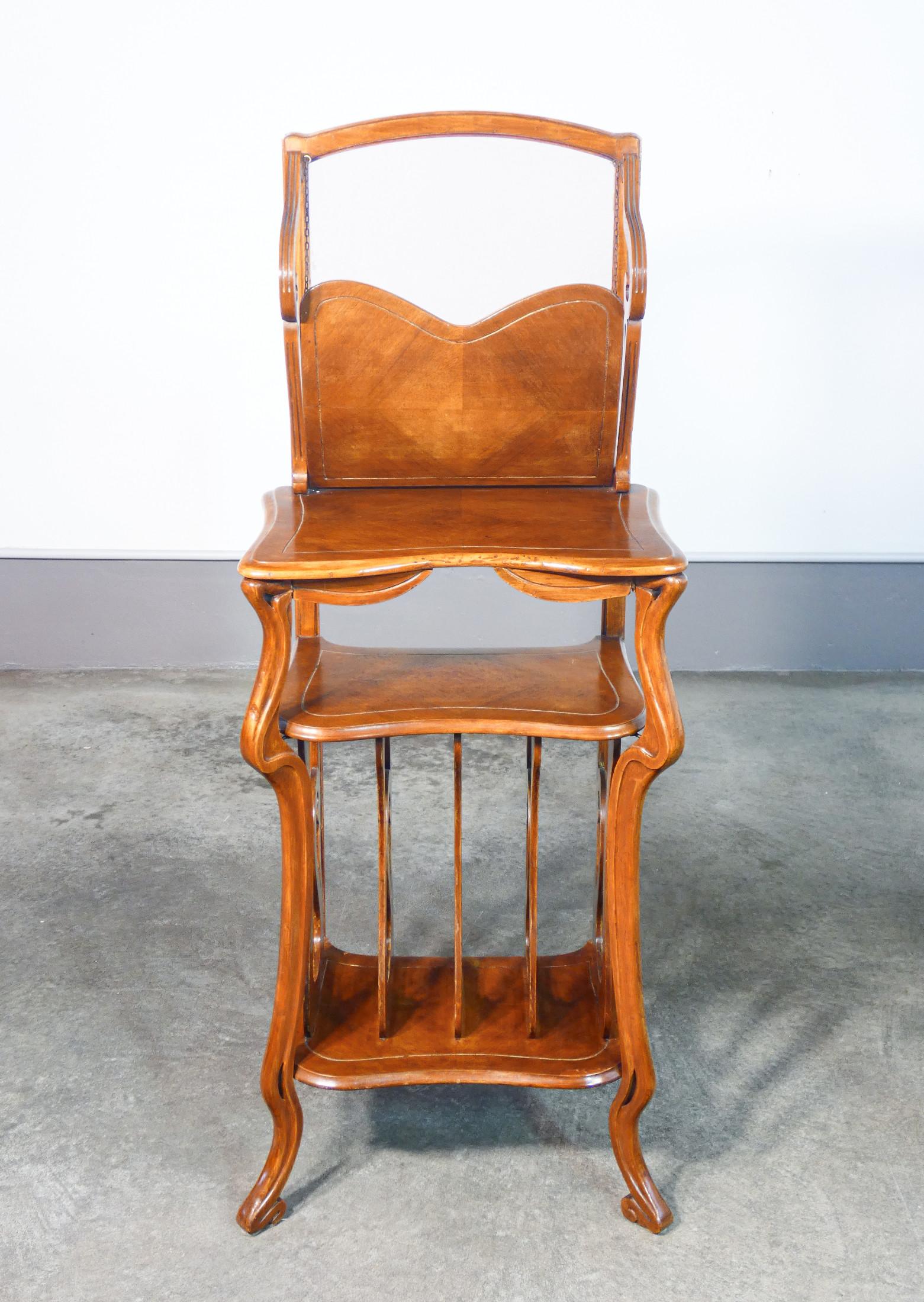 Étagère librero, revistero o portacorrespondencia, Art Nouveau original. c. 1910 en Bueno Estado en Torino, IT