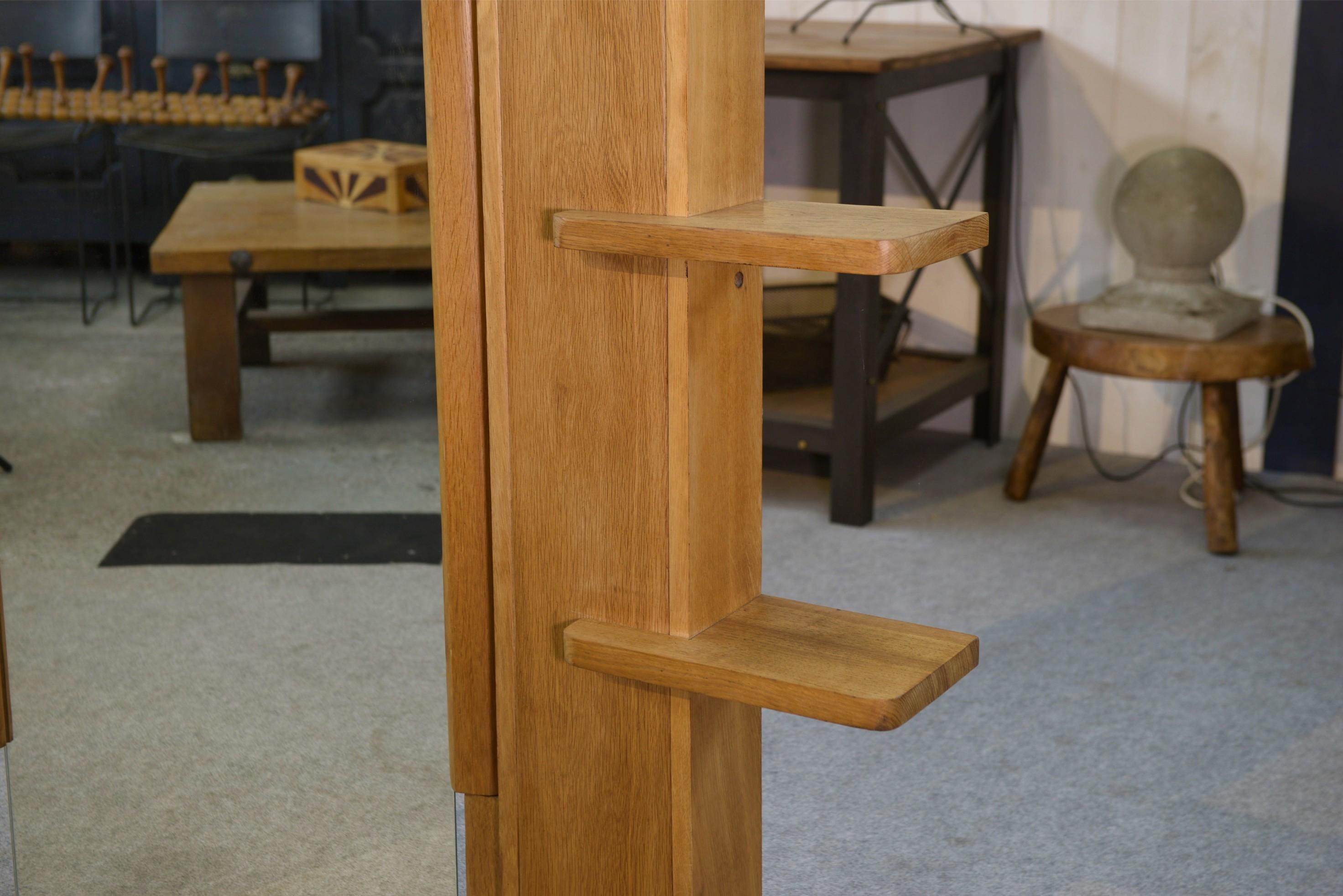 Etagere mit Wandverkleidung von Guillerme et Chambron Votre Maison (Französisch) im Angebot