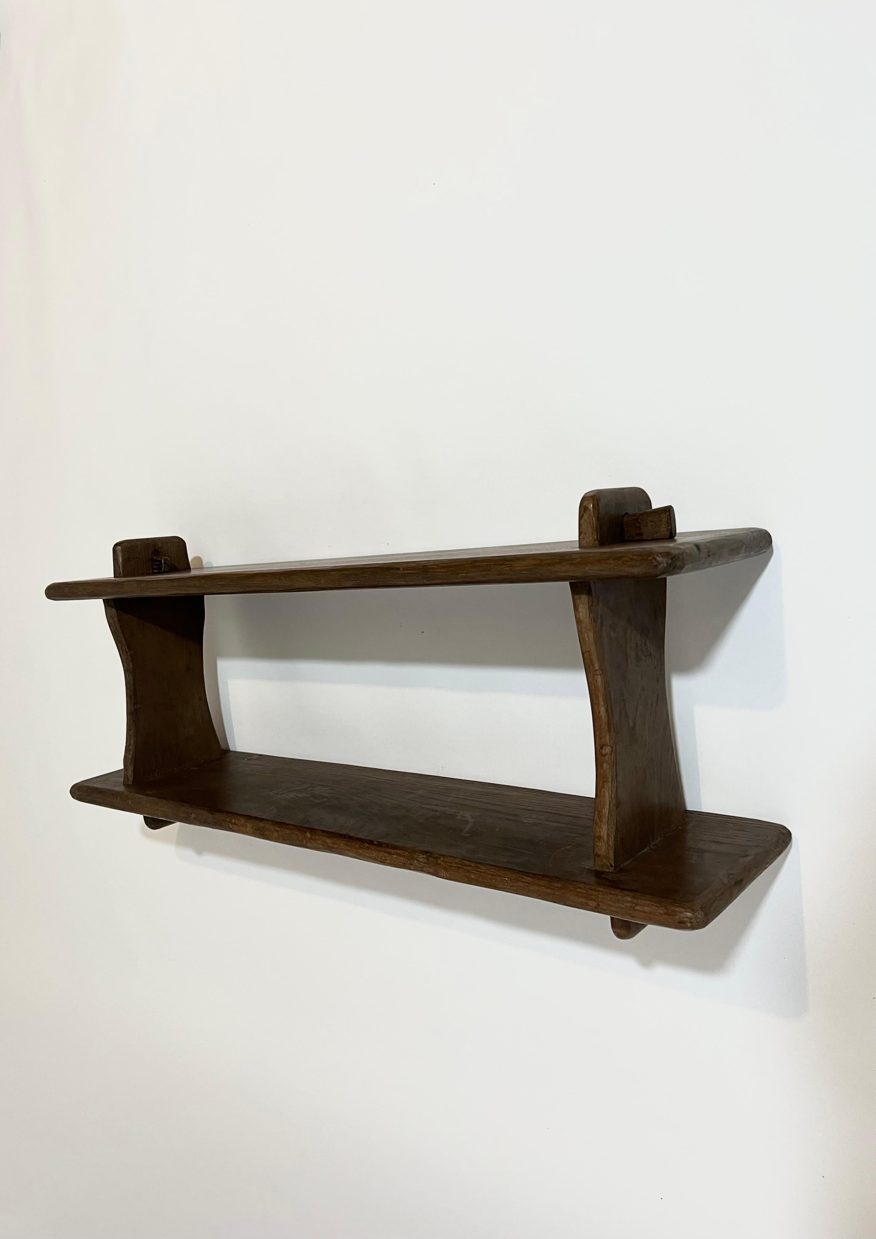 Brutale Etagere in einem massiven Gebirge, 1950 (Französisch) im Angebot