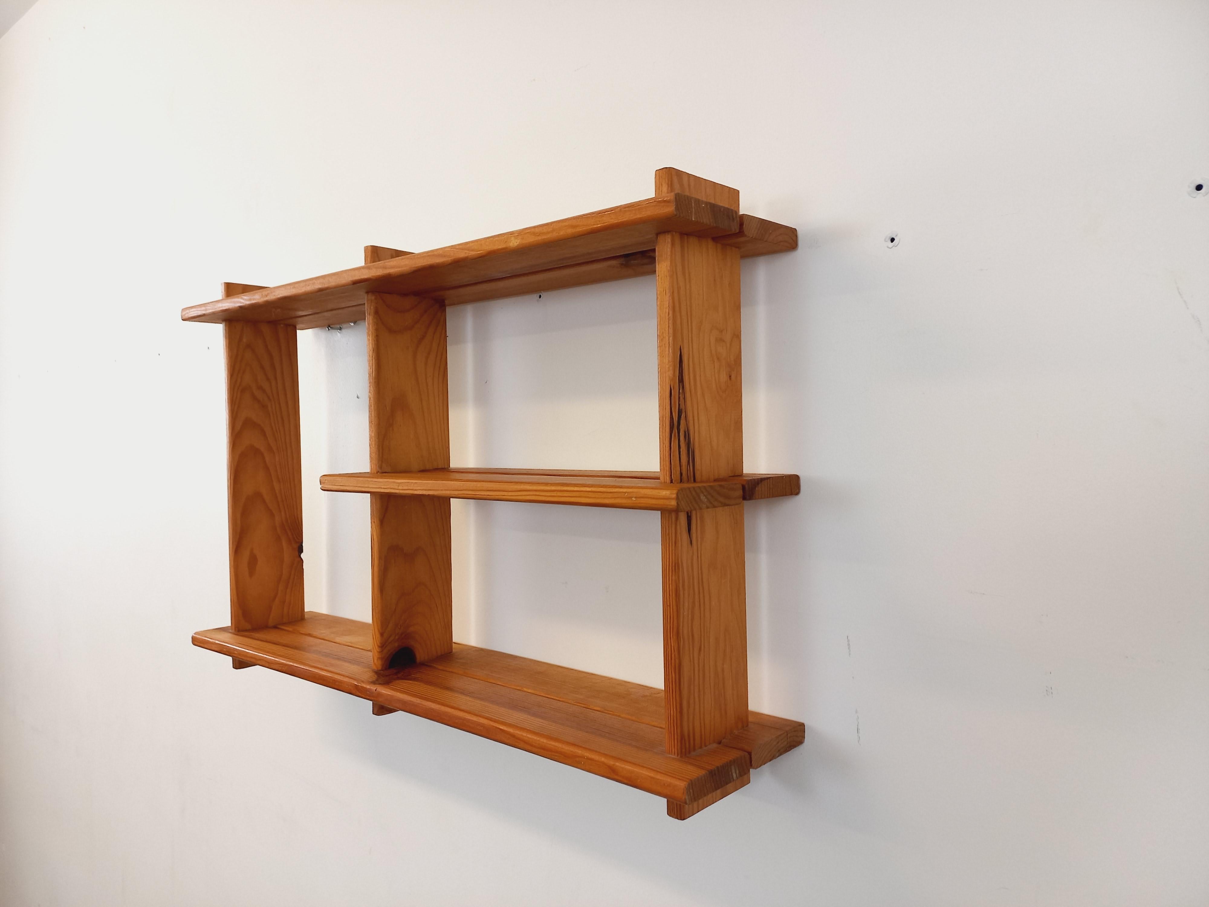 Bois Etagère murale en pin vintage style Maison Regain des années 80 en vente