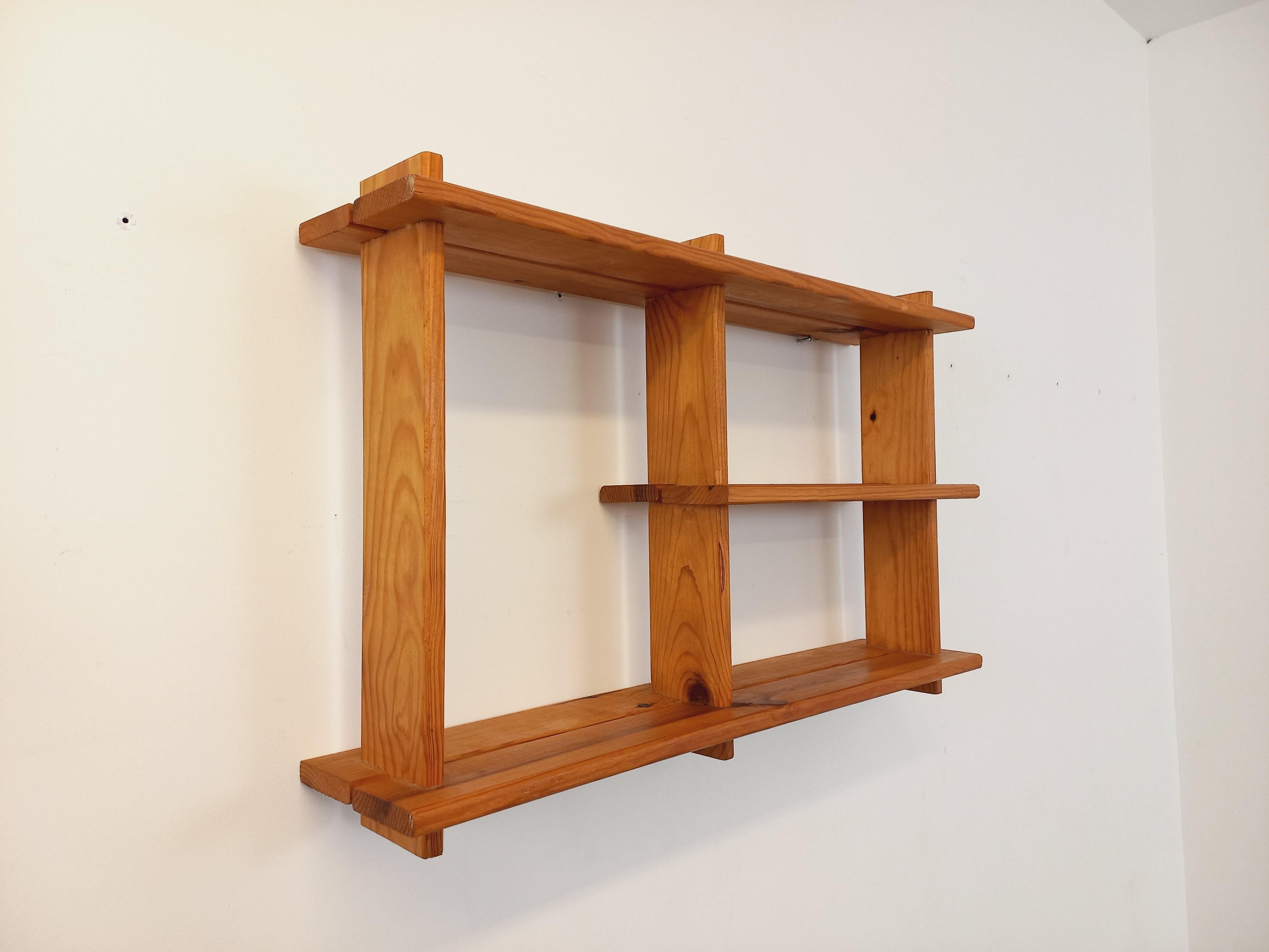 Etagère murale en pin vintage style Maison Regain des années 80 en vente 1