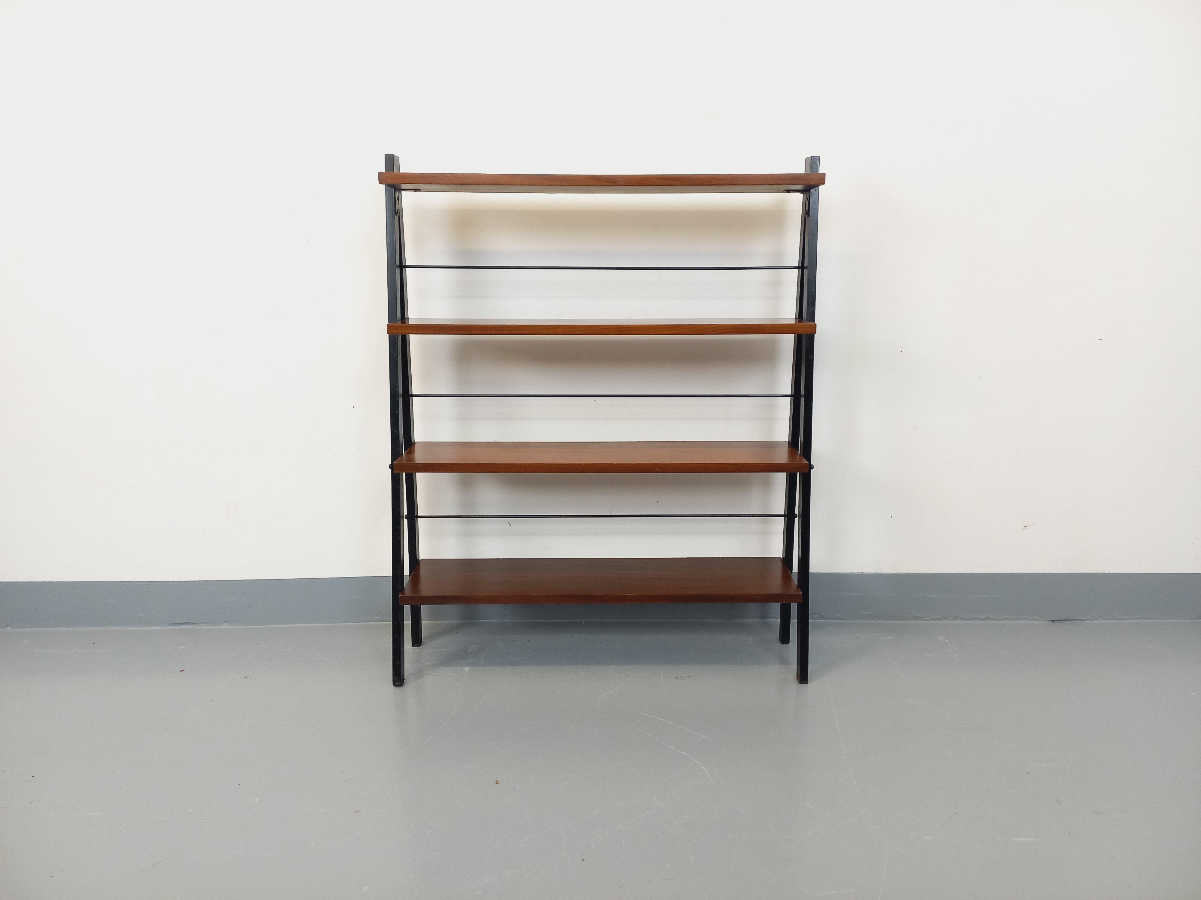 Scandinavian Modern Etagère sur pieds vintage en teck et métal noir style String Tomadio années 60 For Sale