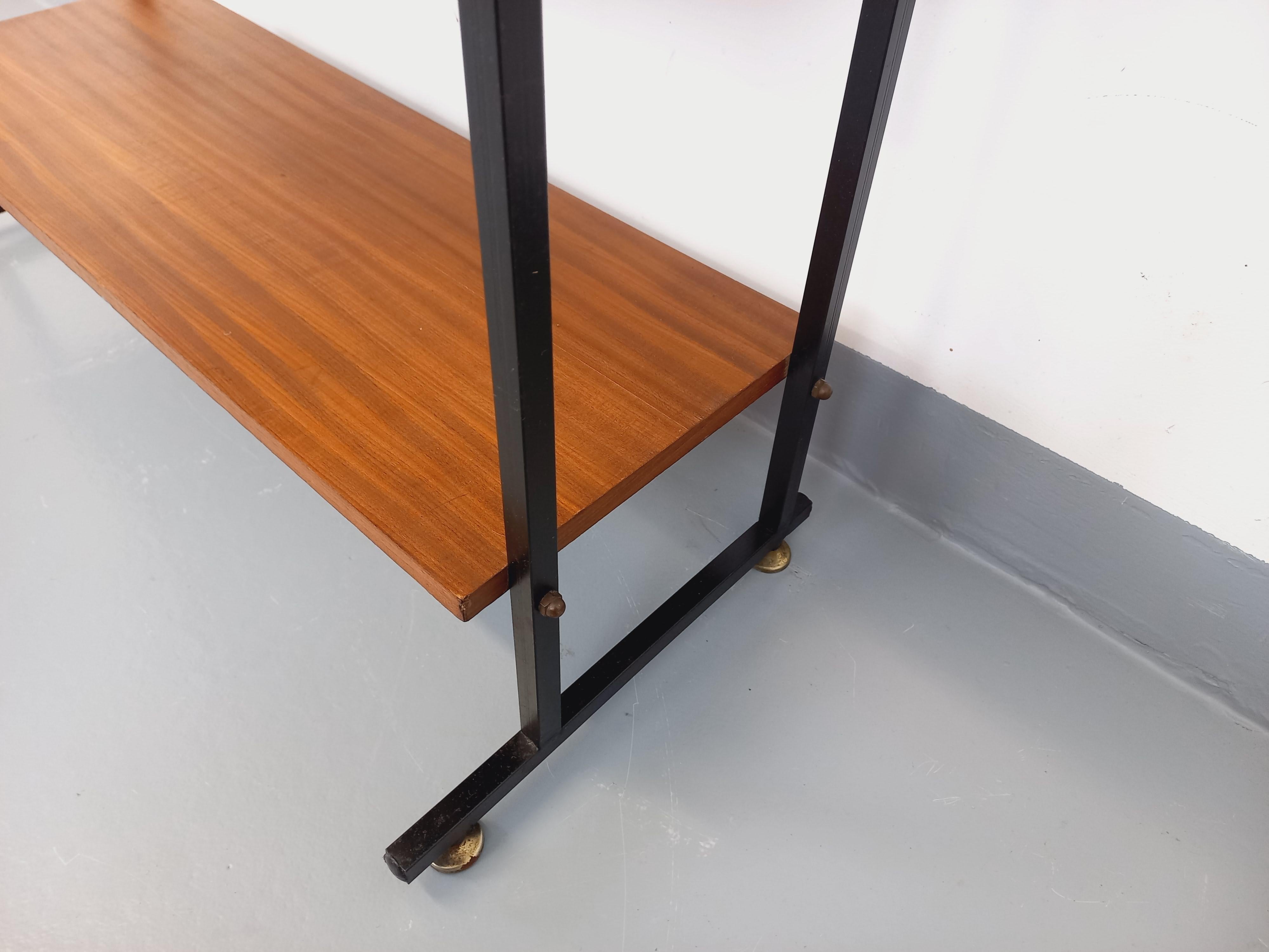 Étagère sur pieds vintage en teck et métal noir style String Tomado années 60 3