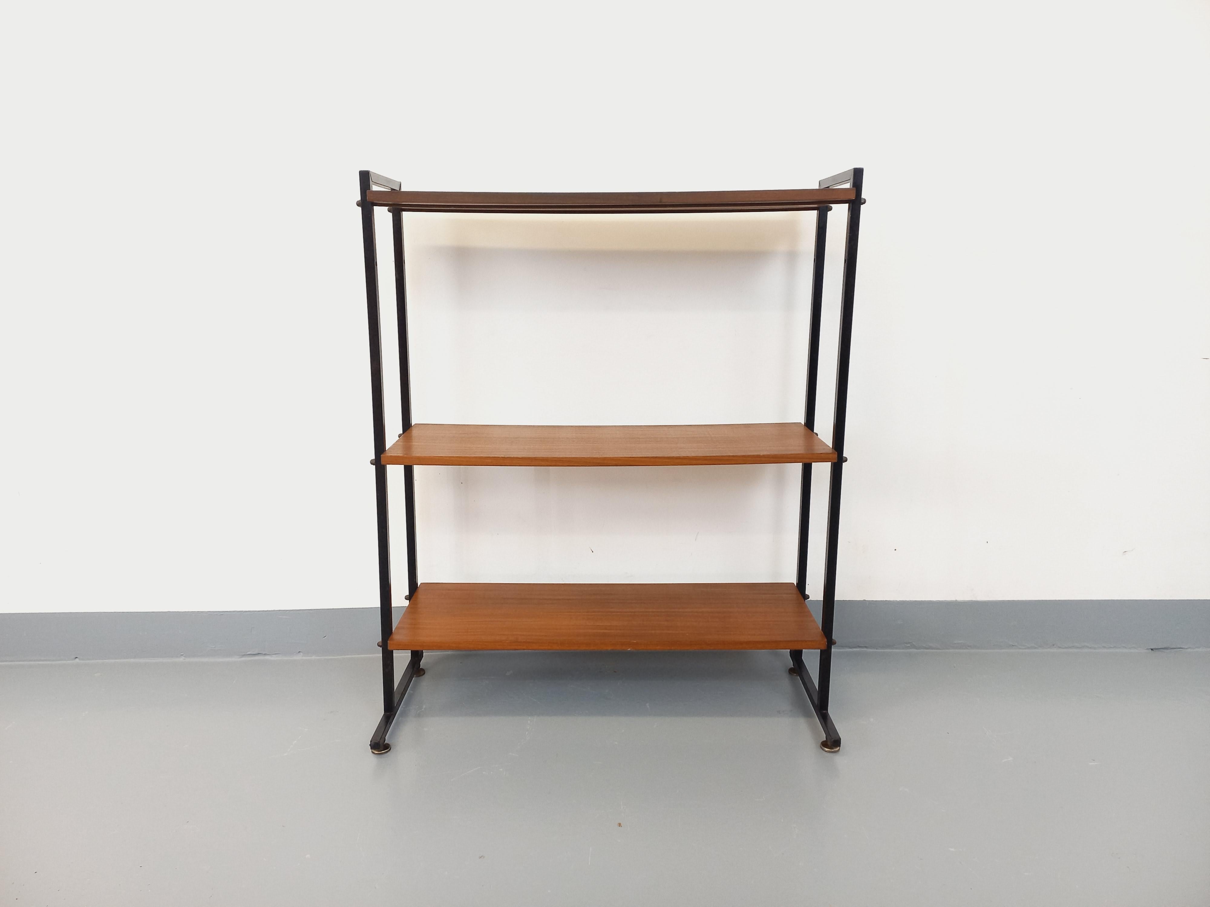 Mid-Century Modern Étagère sur pieds vintage en teck et métal noir style String Tomado années 60