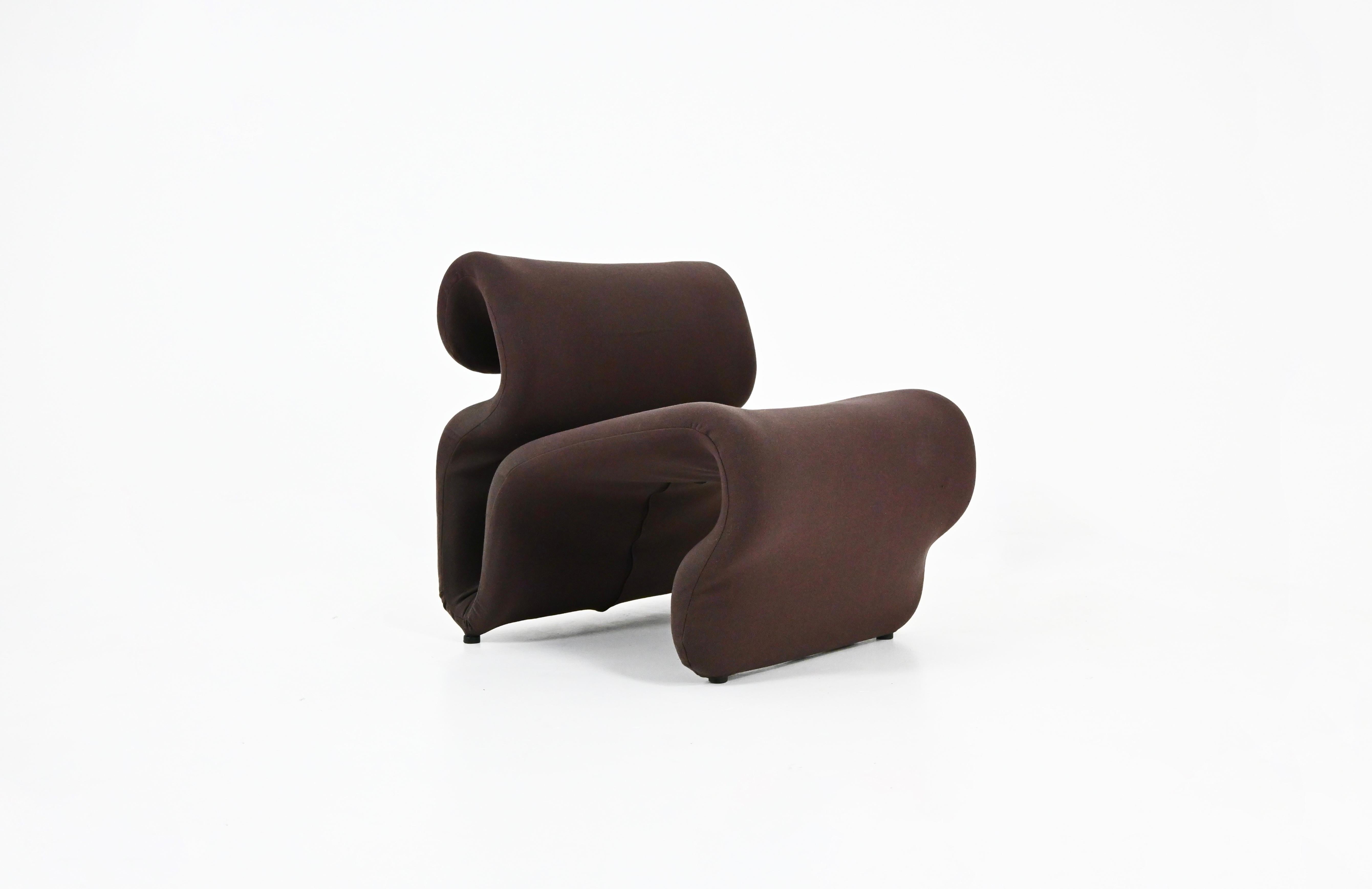 Sculptural Swedish fabric armchair designed by Jan Ekselius in the 1970s. Wear due to time and age.
FOR SHIPPING, REQUEST US FOR RECEIVE THE BEST PRICE
