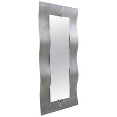 Miroir long « Wave » en aluminium gravé de Lorenzo Burchiellaro, 1970