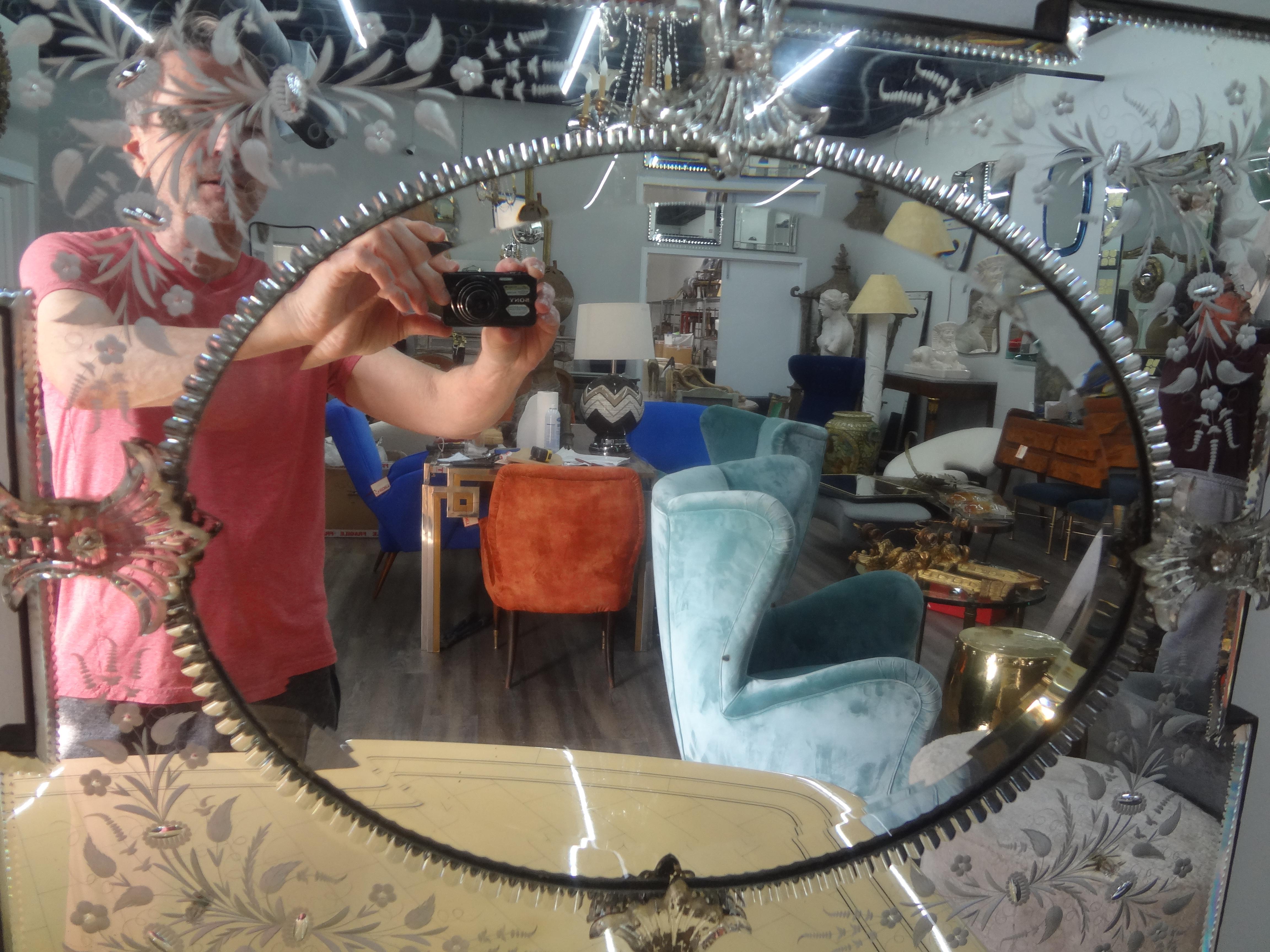 Miroir vénitien gravé et biseauté en vente 4