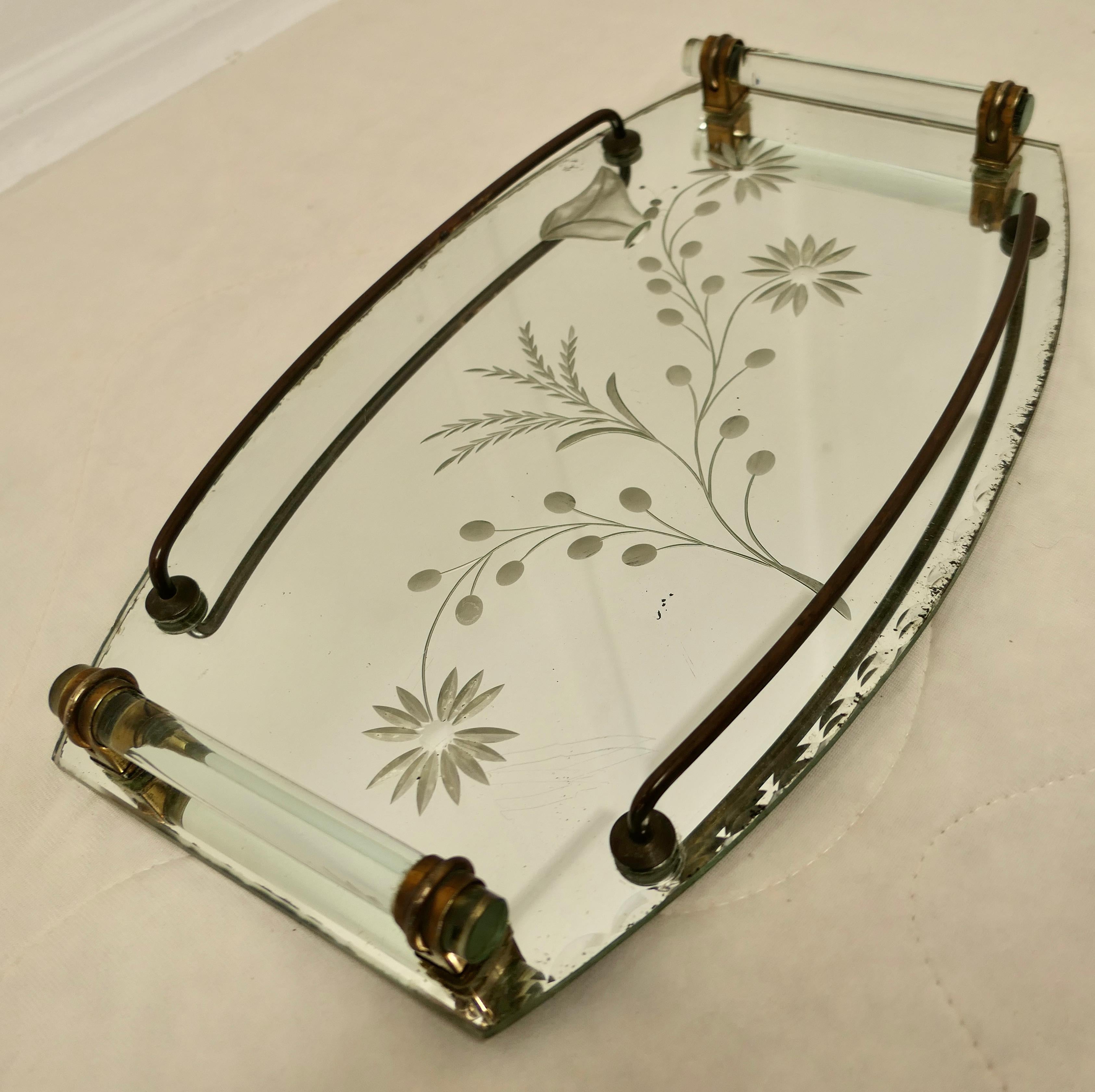 Art déco Plateau miroir art déco gravé  Une belle pièce de style en vente