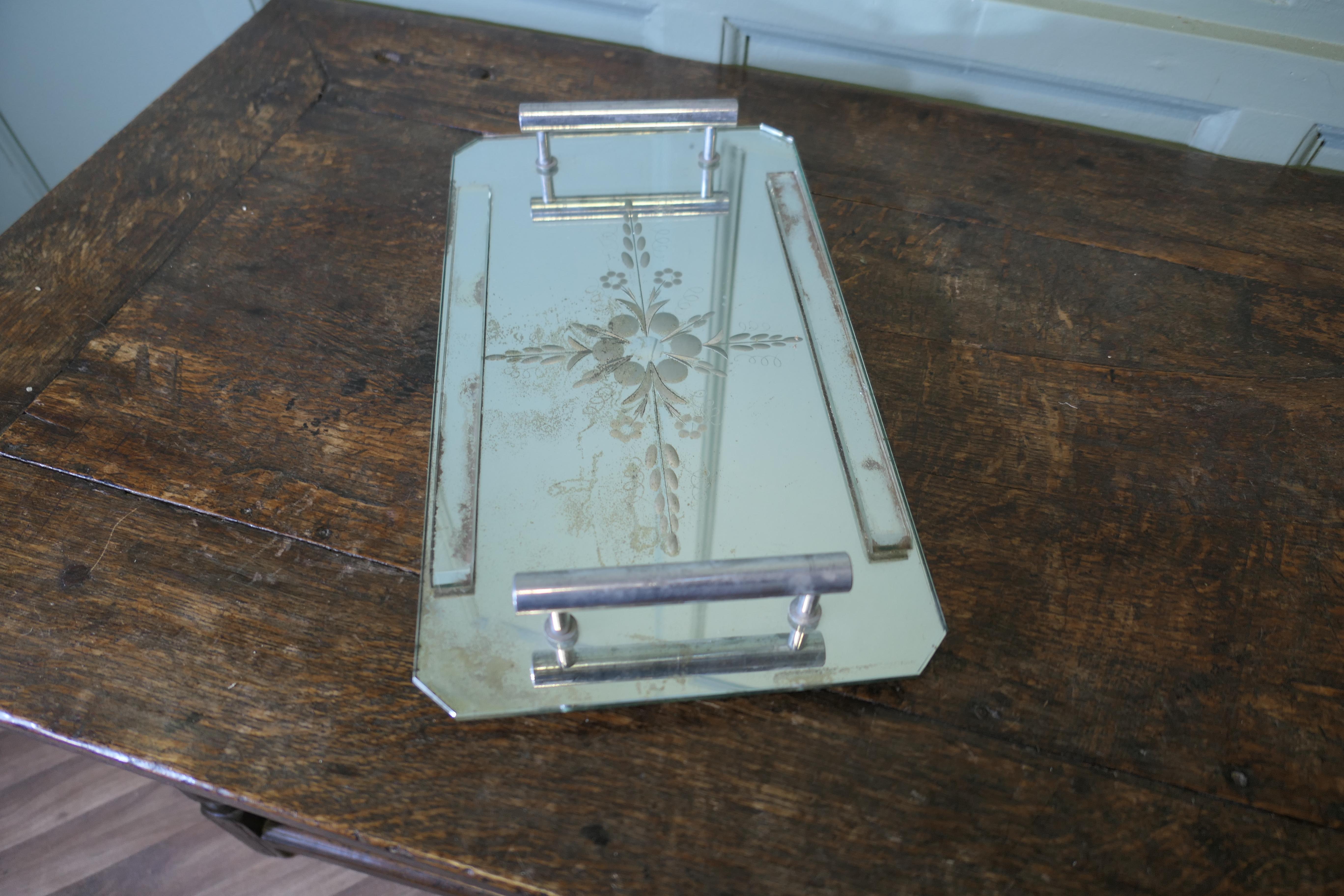 Geätzte Art Deco Mirror Tablett venezianischen  Ein schönes, stilvolles Stück im Zustand „Relativ gut“ im Angebot in Godshill, Isle of Wight