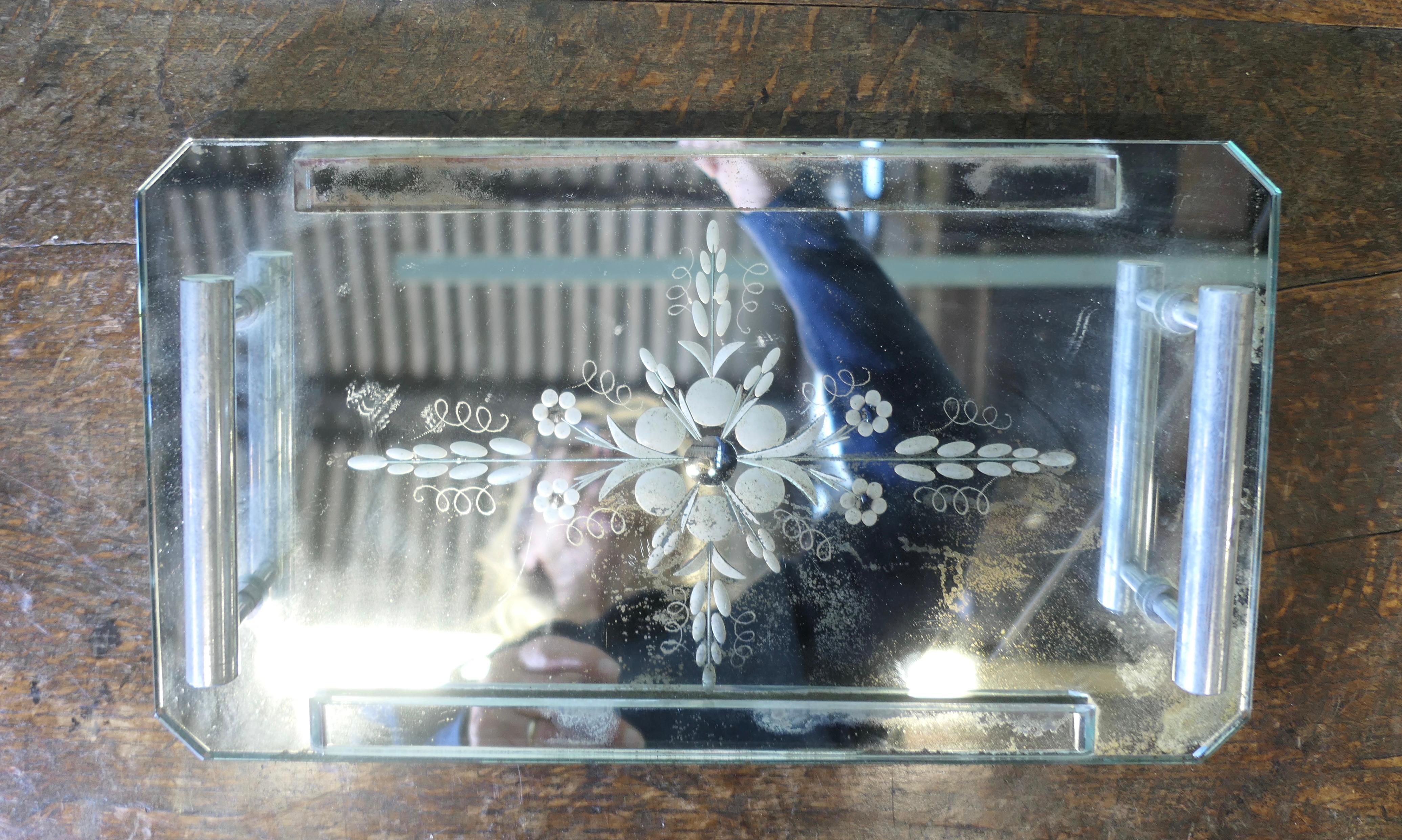 Geätzte Art Deco Mirror Tablett venezianischen  Ein schönes, stilvolles Stück im Angebot 2