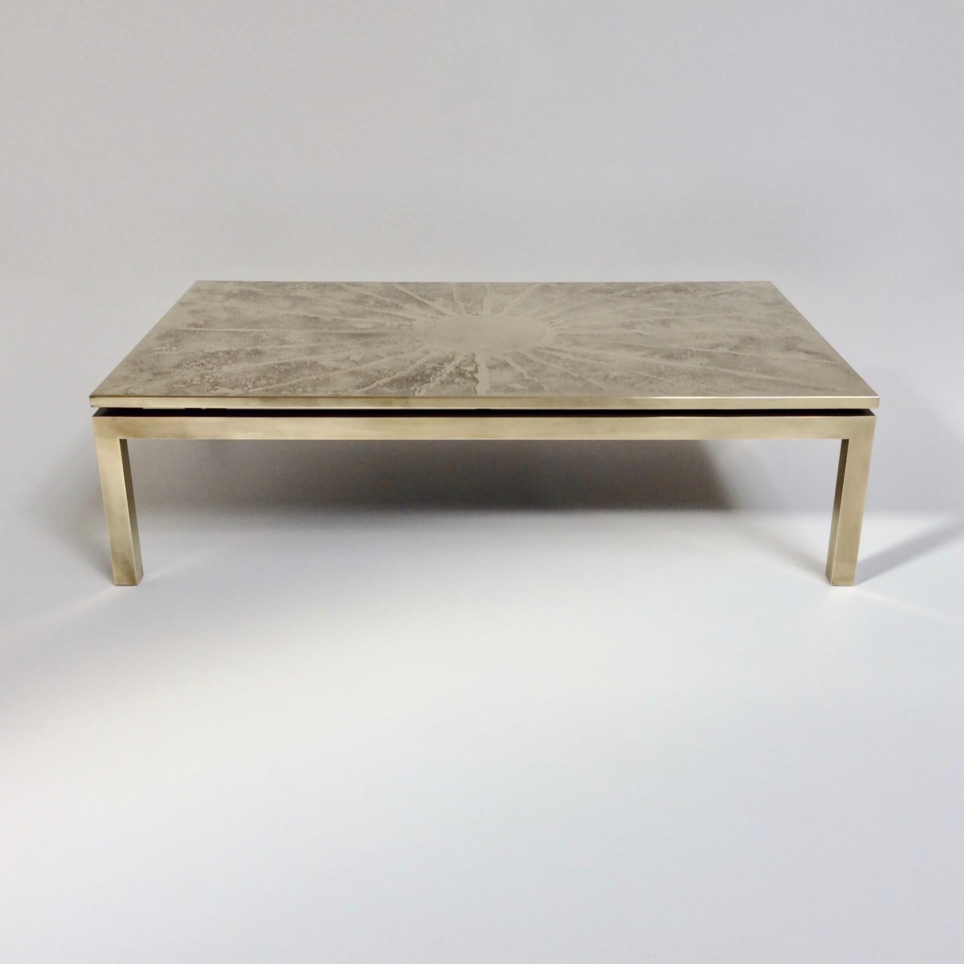 Nice coffee table, etched brass, circa 1970, Belgium.
Signed on the top ADS, Belgium school with artist of the same period such as Willy Daro, Christian Krekels, Lova Creation, Armand Jonckers...
Dimensions: 130 cm W, 80 cm D, 36 cm H.
Good