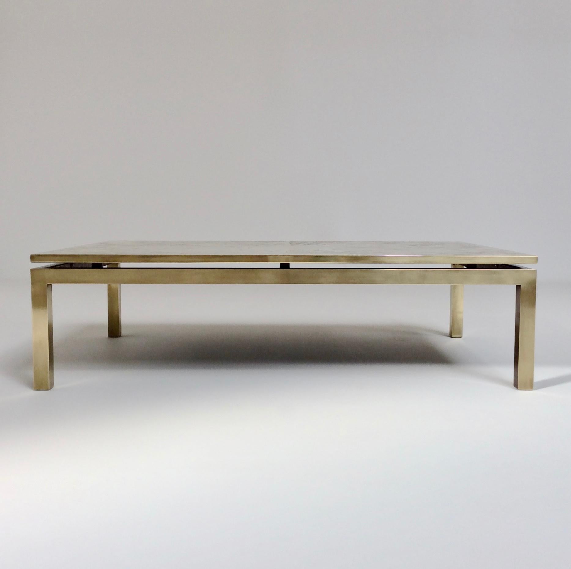 Nice coffee table, etched brass, circa 1970, Belgium.
Signed on the top ADS, Belgium school with artist of the same period such as Willy Daro, Christian Krekels, Lova Creation, Armand Jonckers, ...
Dimensions: 130 cm W, 80 cm D, 36 cm H.
Good