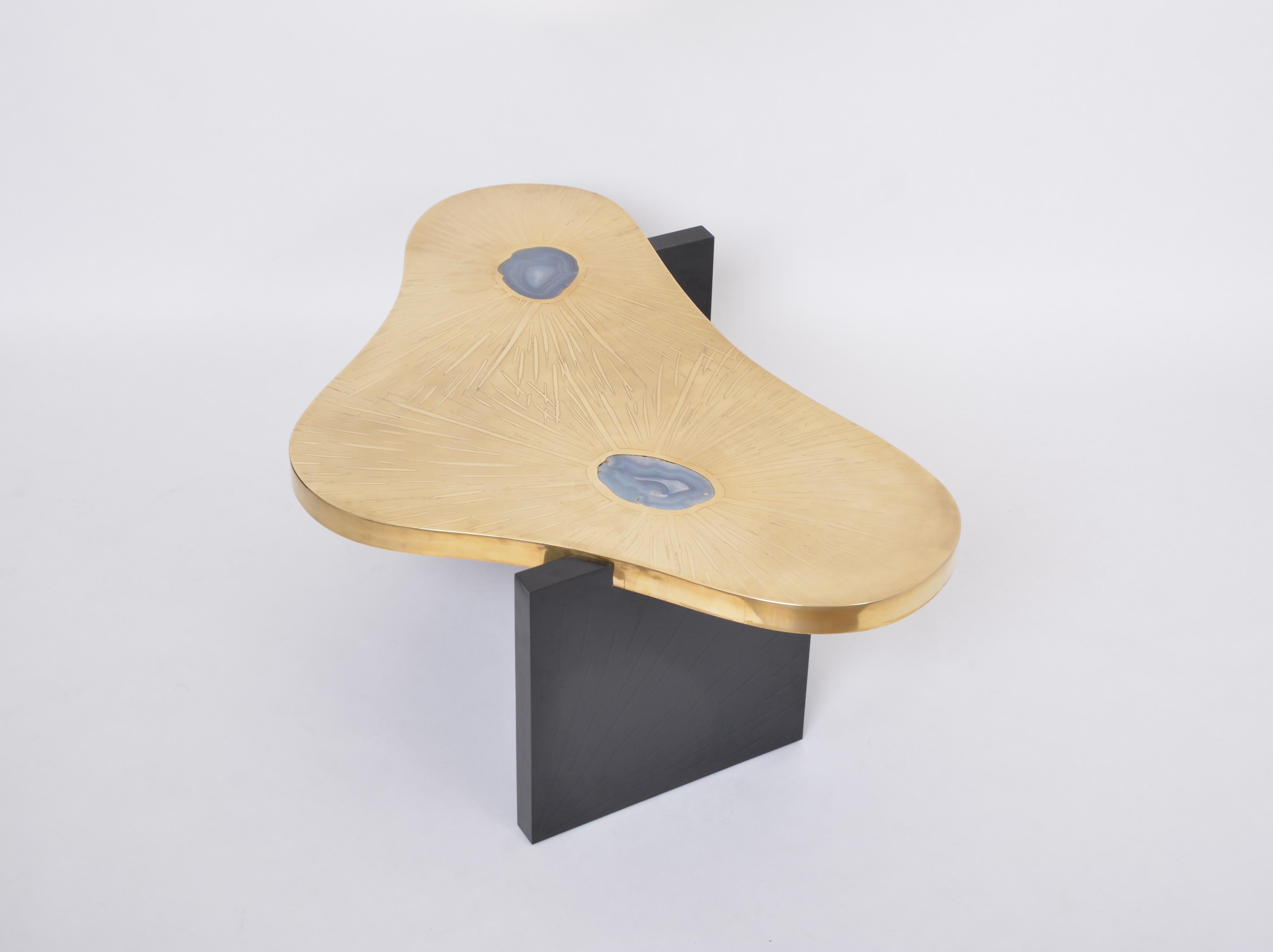 Table basse en laiton buriné avec pierres d'agate dans le style de Lova Creation en vente 3