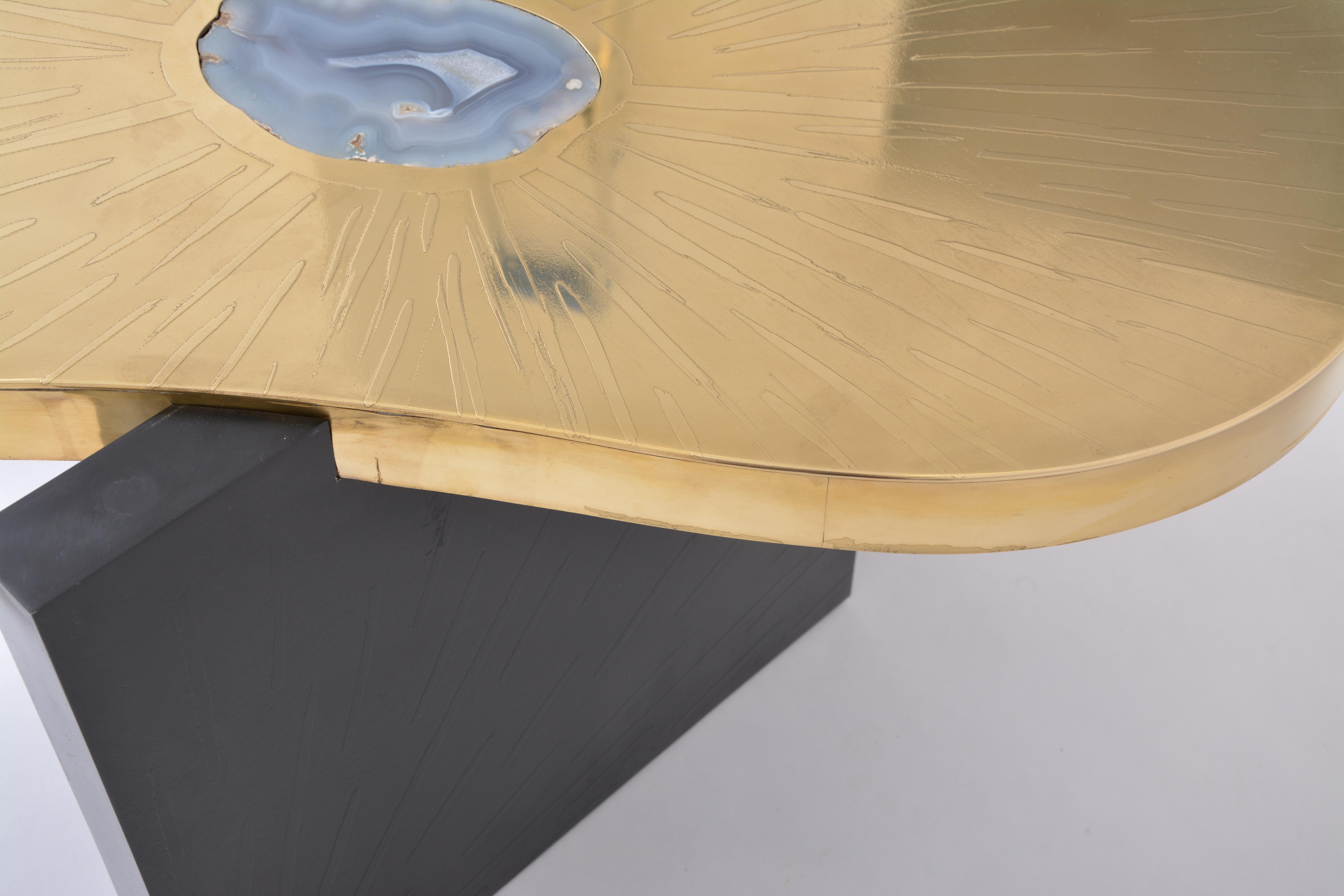 Table basse en laiton buriné avec pierres d'agate dans le style de Lova Creation en vente 11