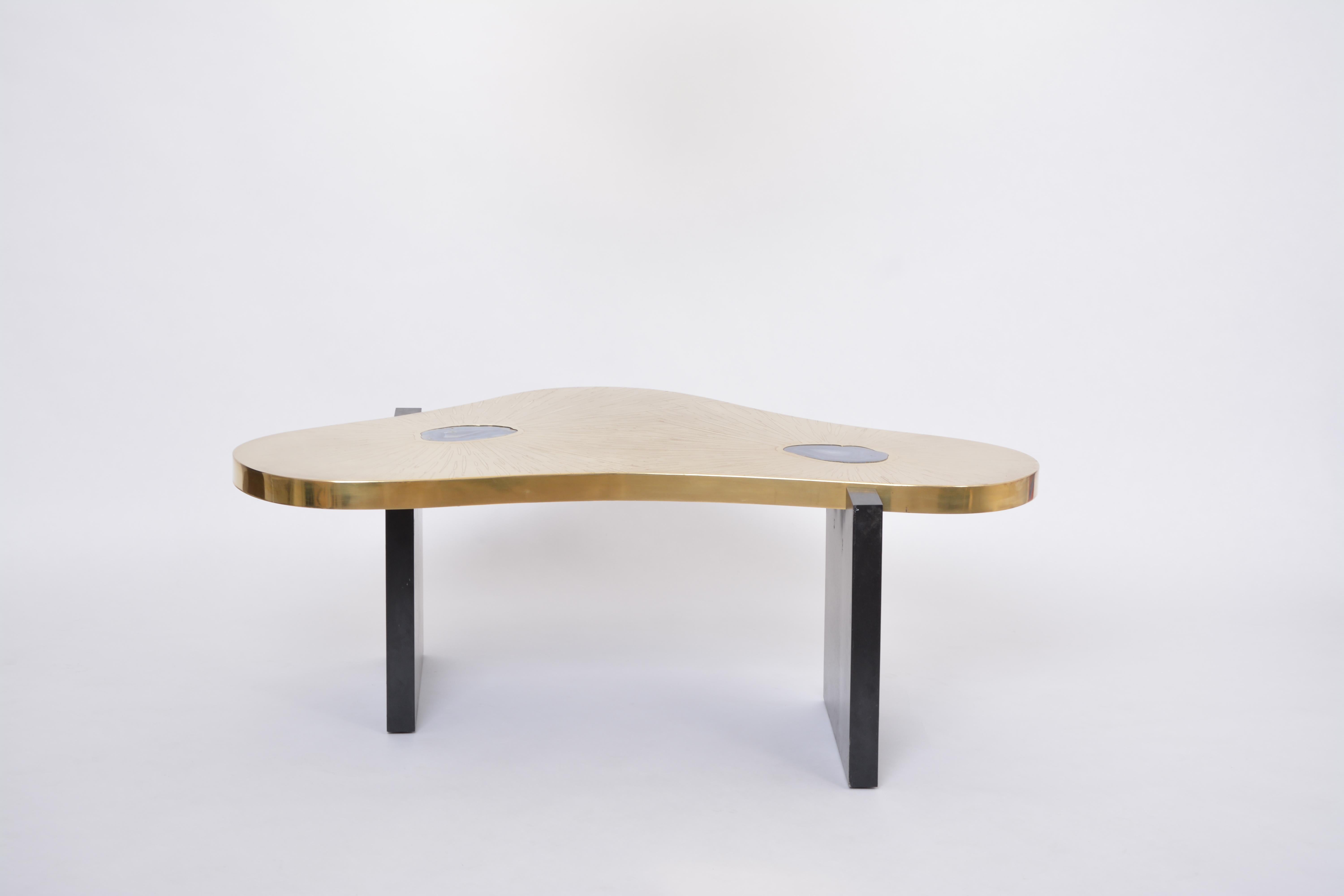 Mid-Century Modern Table basse en laiton buriné avec pierres d'agate dans le style de Lova Creation en vente