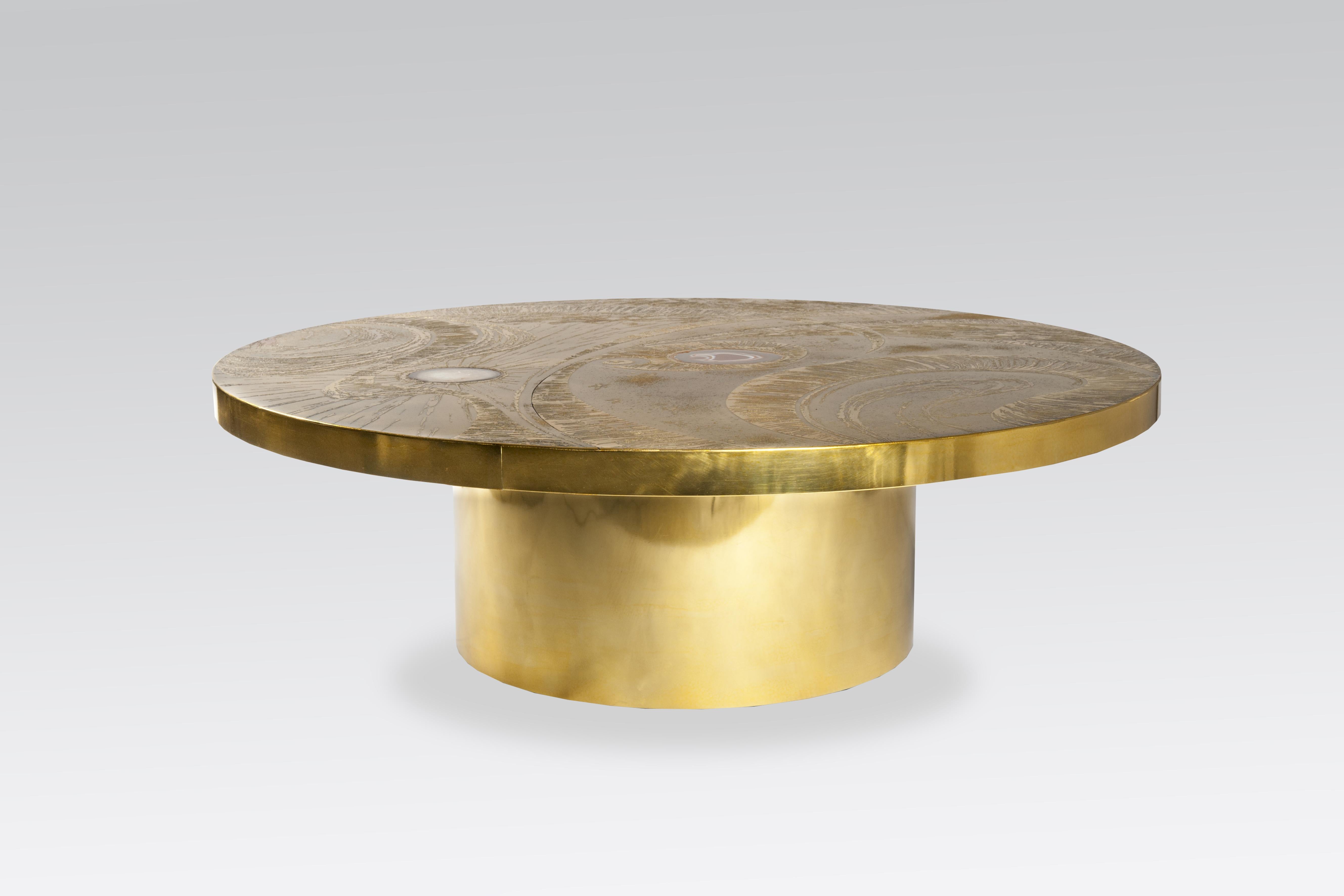 Etched Circular Brass Coffee Table Inlay 2 Agates by VDL, circa 1980 In Excellent Condition In Brussels, BE