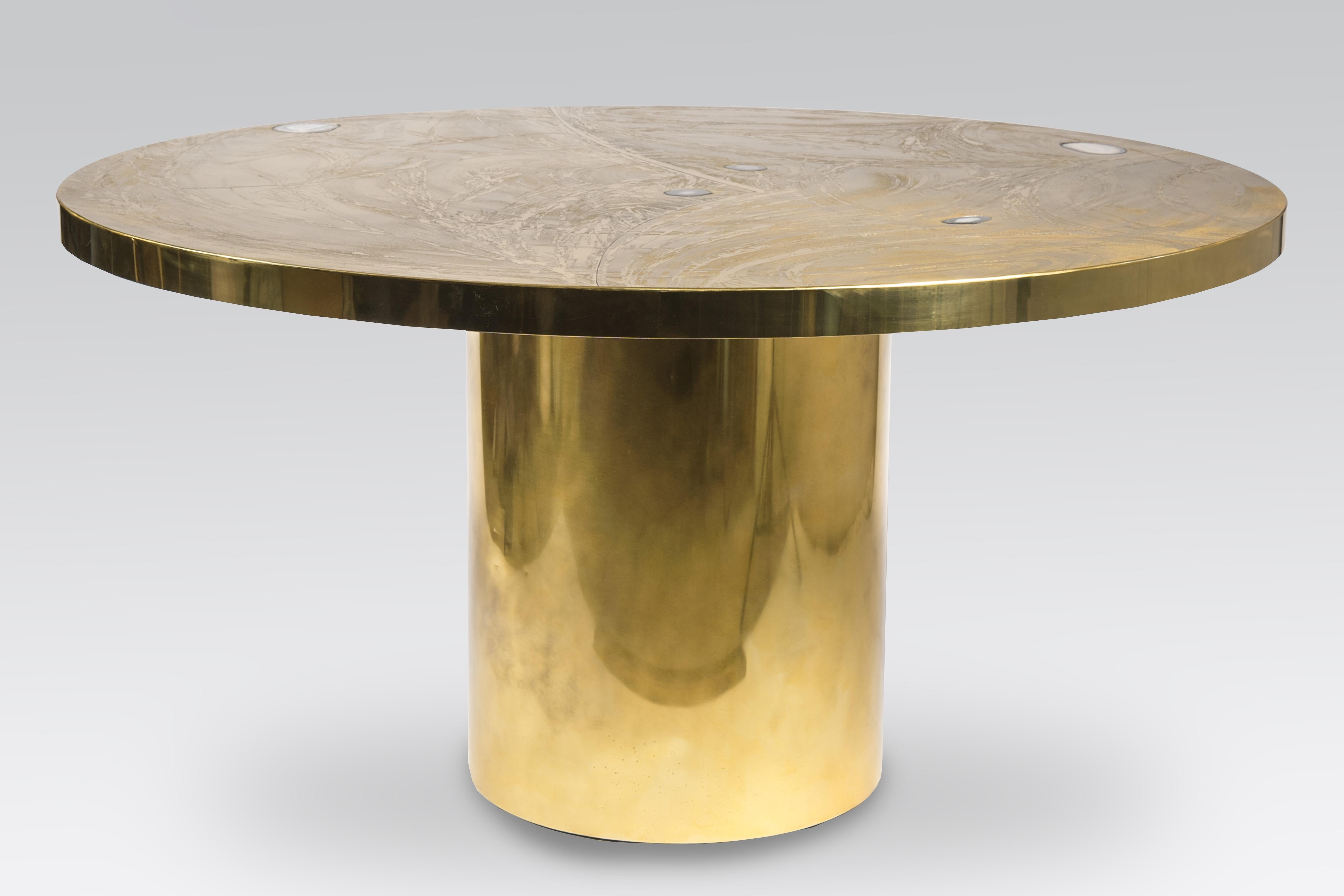 Mid-Century Modern Etched Circular Brass Dining Table Inlay 5 Agates by VDL, circa 1980 For Sale