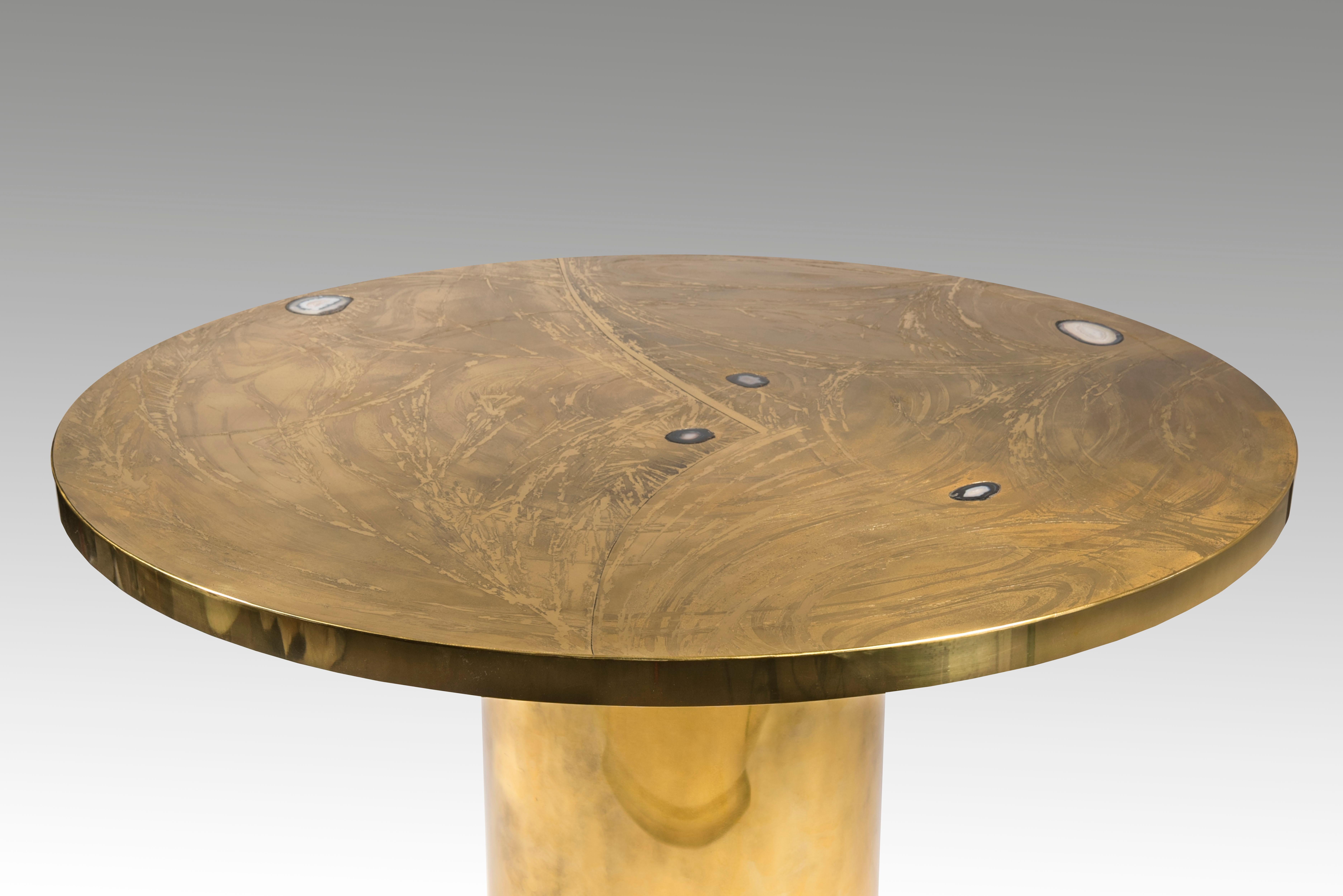 Etched Circular Brass Dining Table Inlay 5 Agates by VDL, circa 1980 In Excellent Condition For Sale In Brussels, BE