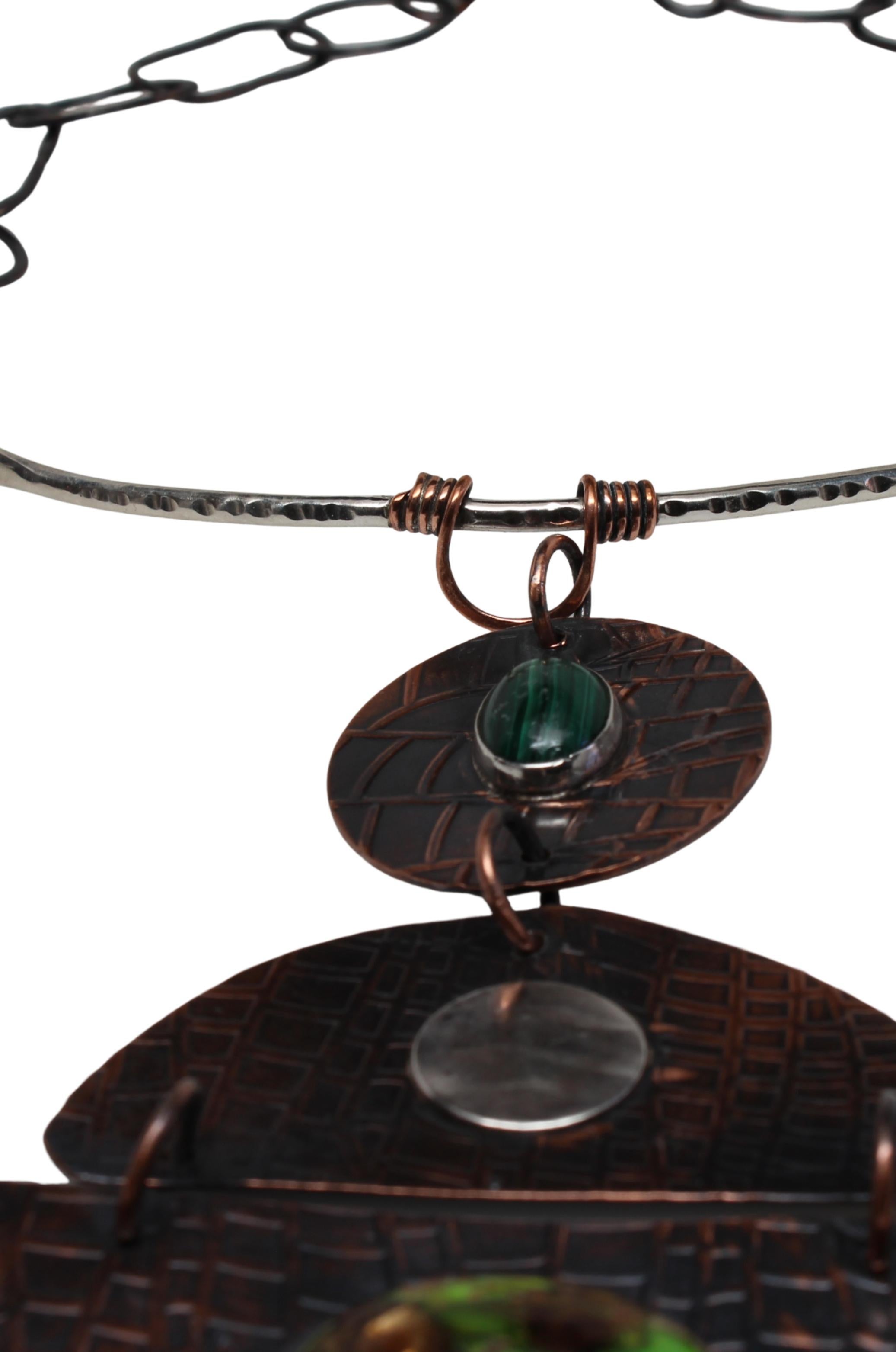 Collana Queen in rame inciso, argento argentato e malachite in vendita 5