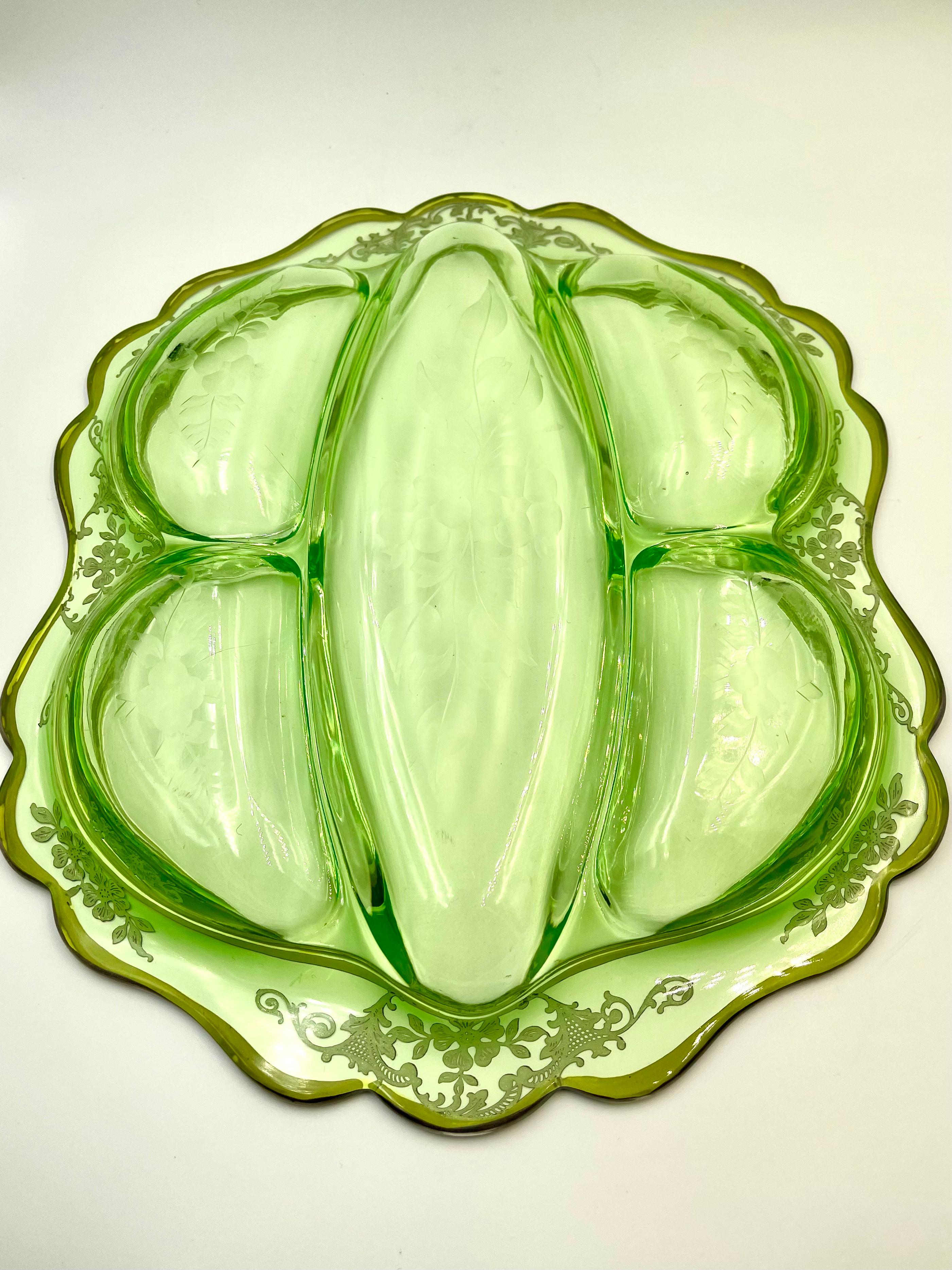 Geätztes, geblümtes Silber übergrünes Celery-Relish-Serviergeschirr-Tablett (20. Jahrhundert) im Angebot