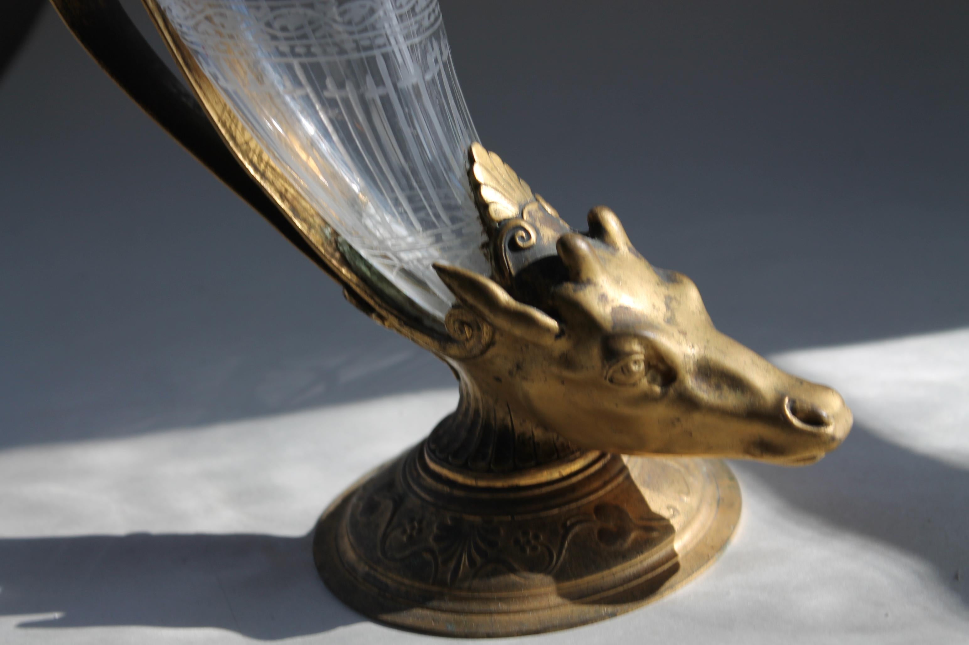 Rhyton de Vidrio Grabado y Bronce Dorado Imperio en venta