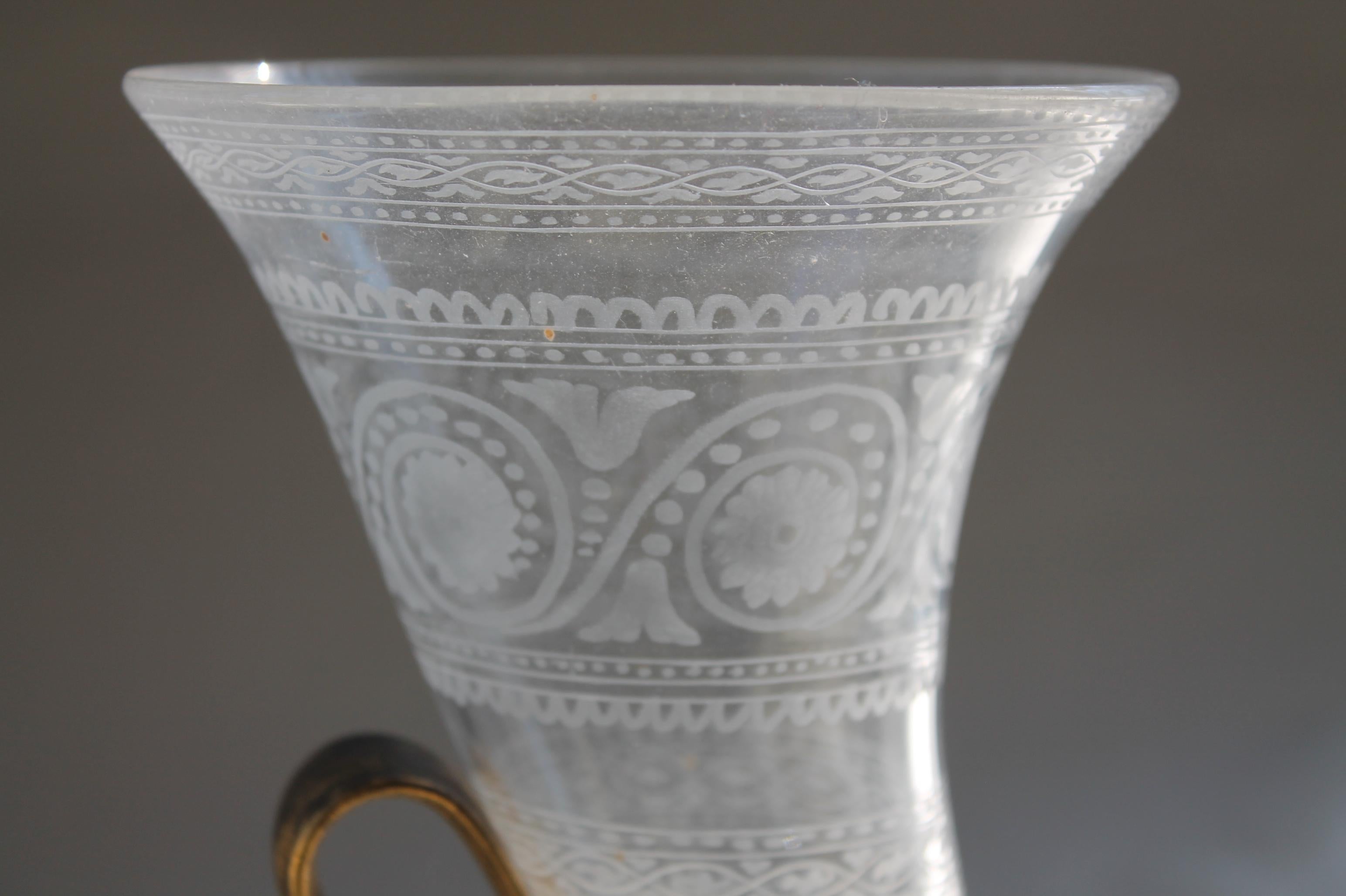 Rhyton de Vidrio Grabado y Bronce Dorado en Bueno estado para la venta en Sharon, CT