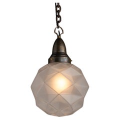 Pendentif en verre gravé Angleterre, Angleterre circa 1920