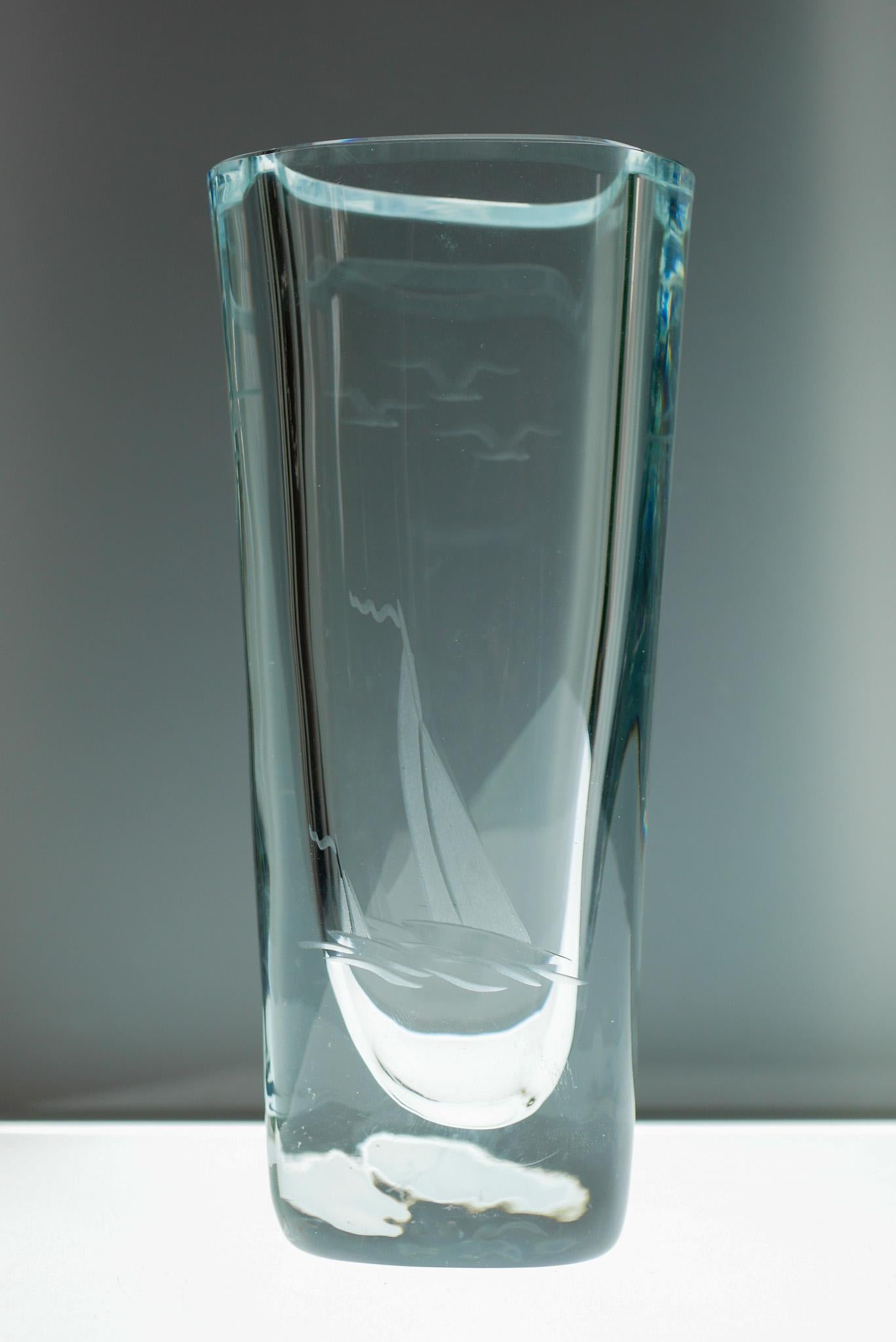 Etched glass vase with Nautical or Sailing theme from Strömbergshyttan, Sweden In Good Condition For Sale In Skarpnäck, SE