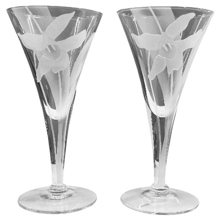 Etched Glasses Water Goblet Champagne Flute White Lily by Dorothy Thorpe, Pair For Sale