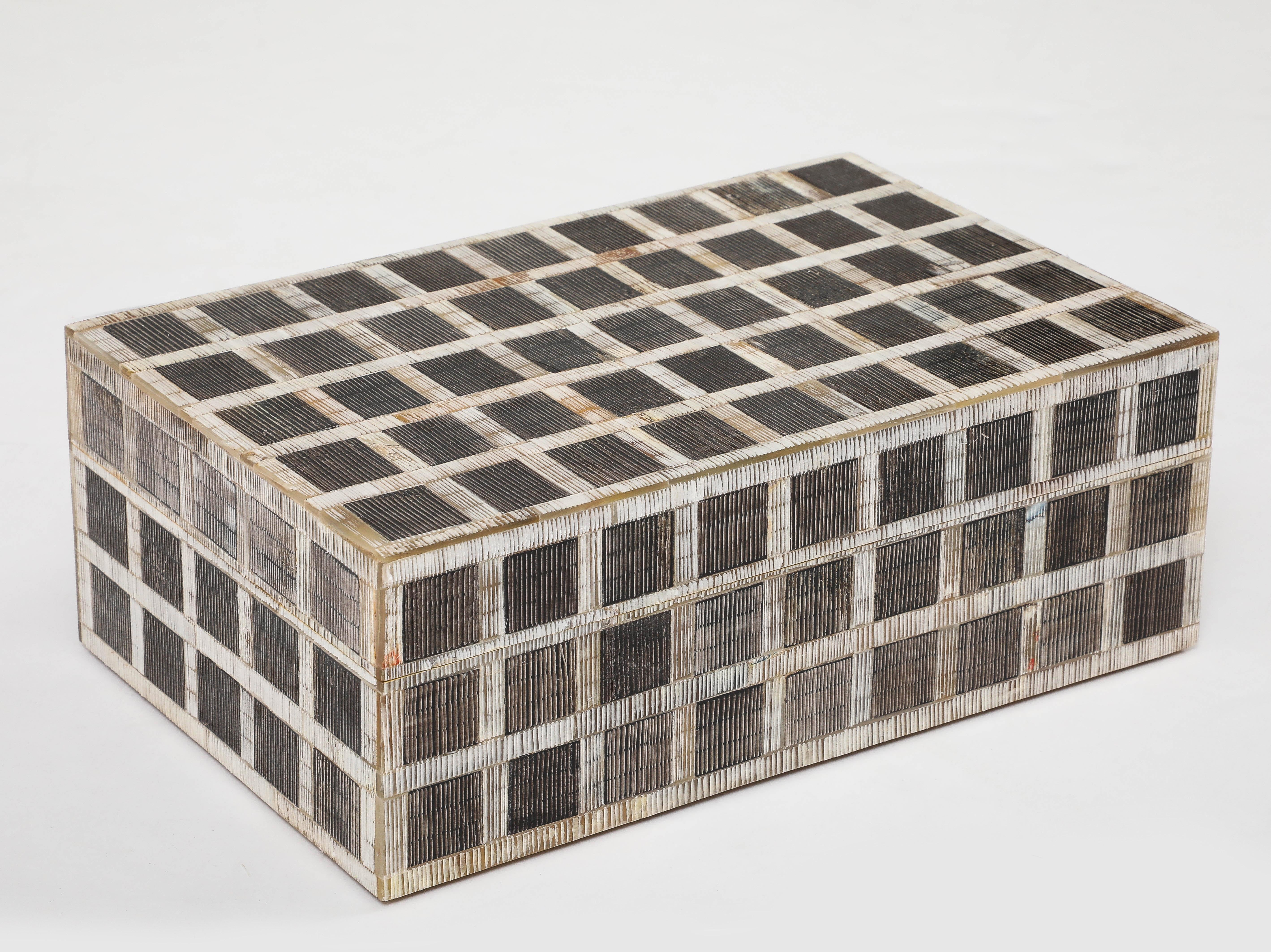 Etched Horn Grid Pattern Box, 11x7 In New Condition For Sale In New York, NY