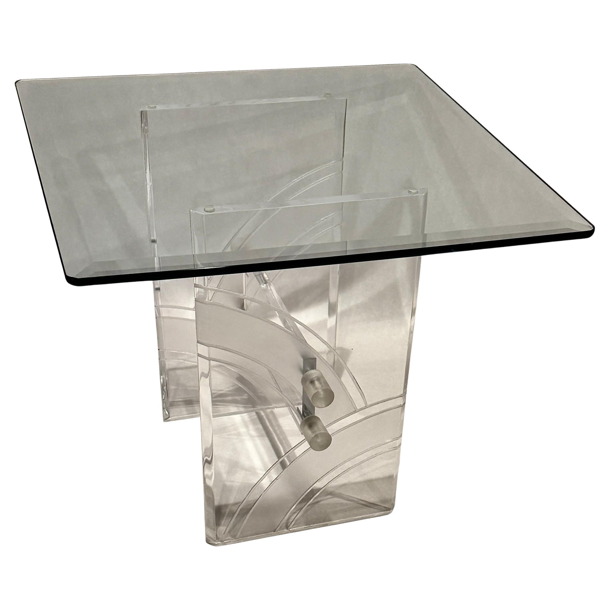Mesa auxiliar de cristal y lucita grabada en venta
