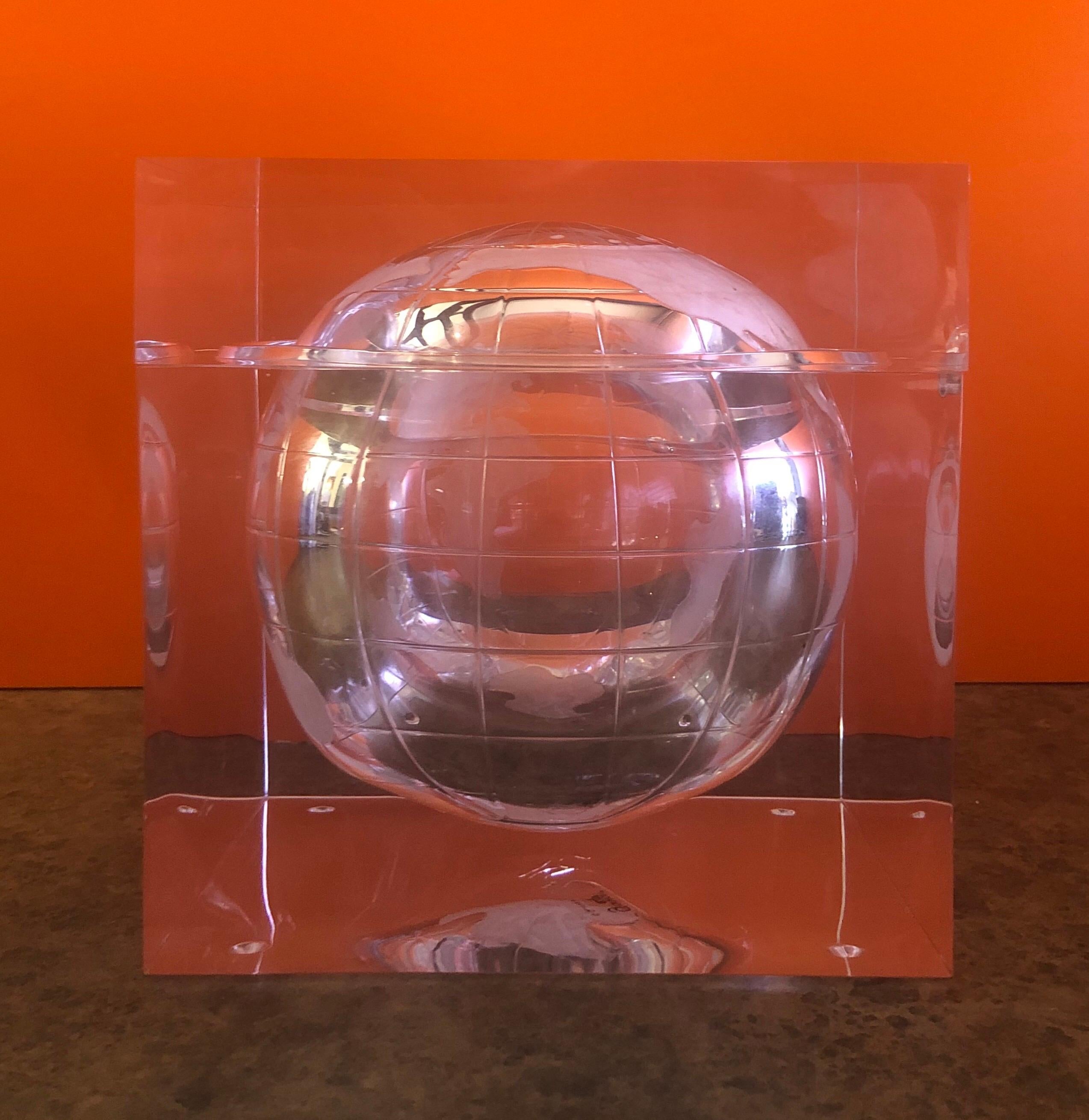 Etched Lucite World Globe Ice Bucket by Alessandro Albrizzi In Good Condition For Sale In San Diego, CA