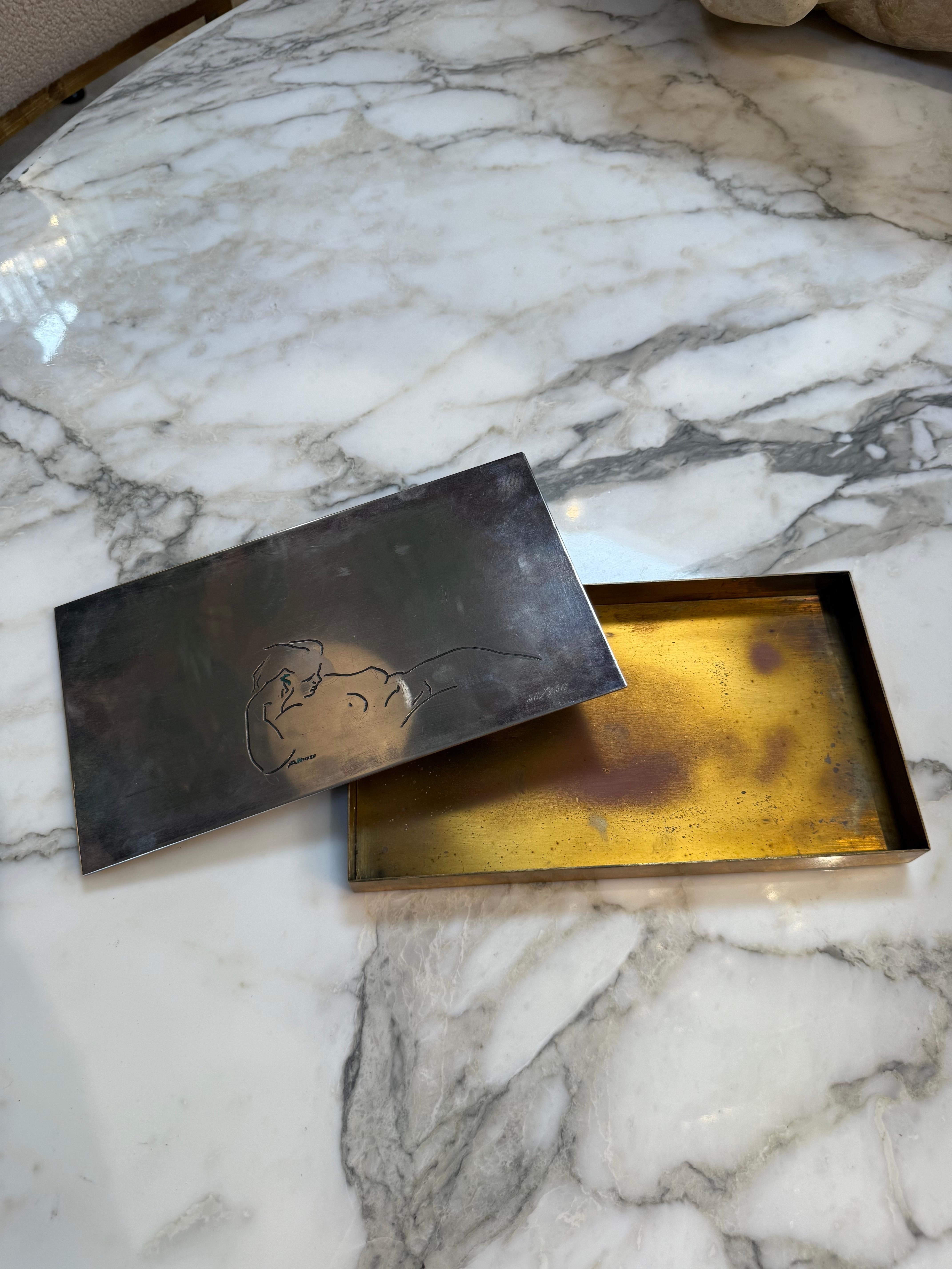 Geätzte Metallbox mit nackter Linie Figur im Zustand „Gut“ im Angebot in Los Angeles, CA