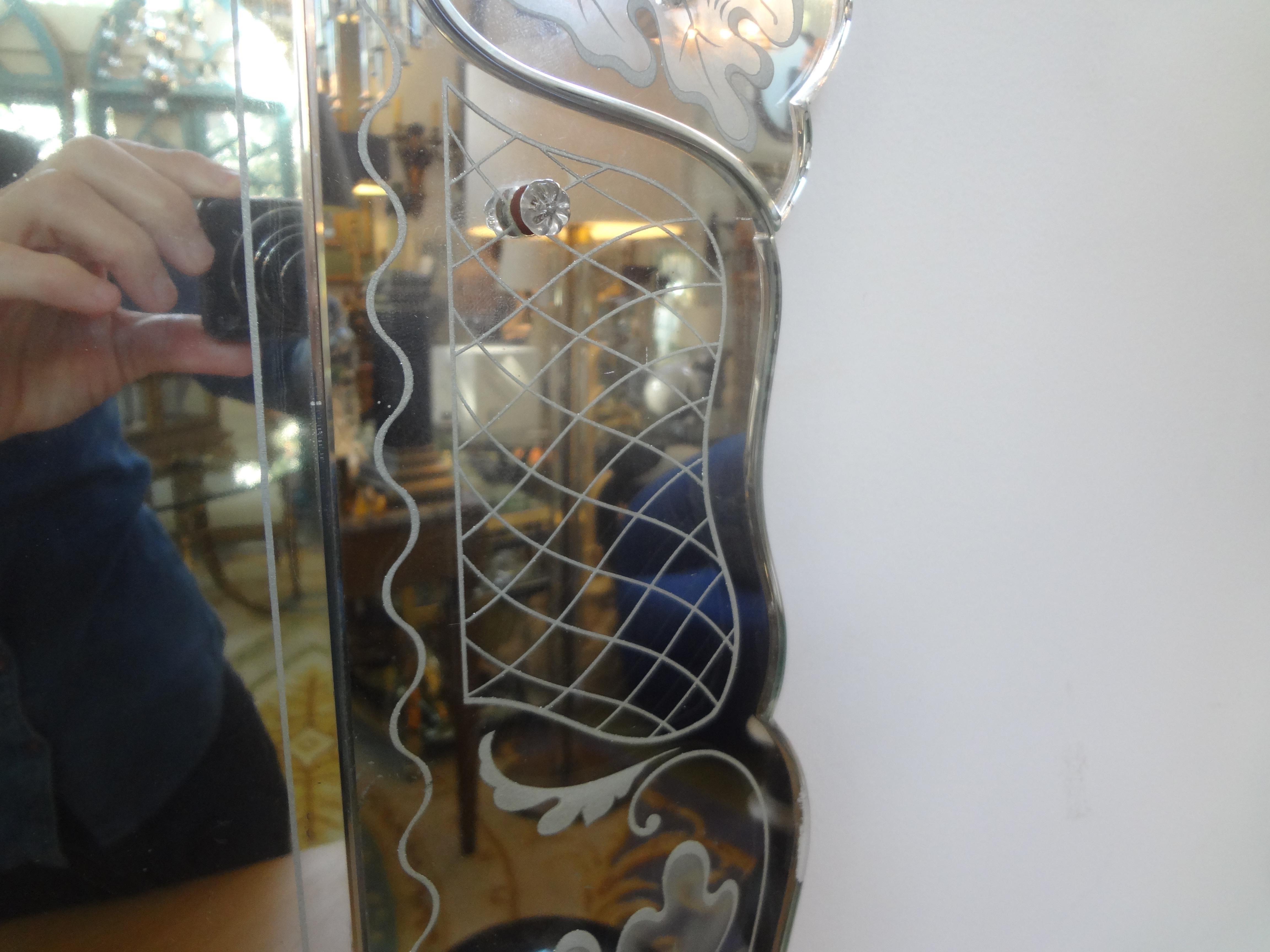 Geätzter venezianischer Spiegel mit Wellenschliff von Pietro Chiesa (Italienisch) im Angebot